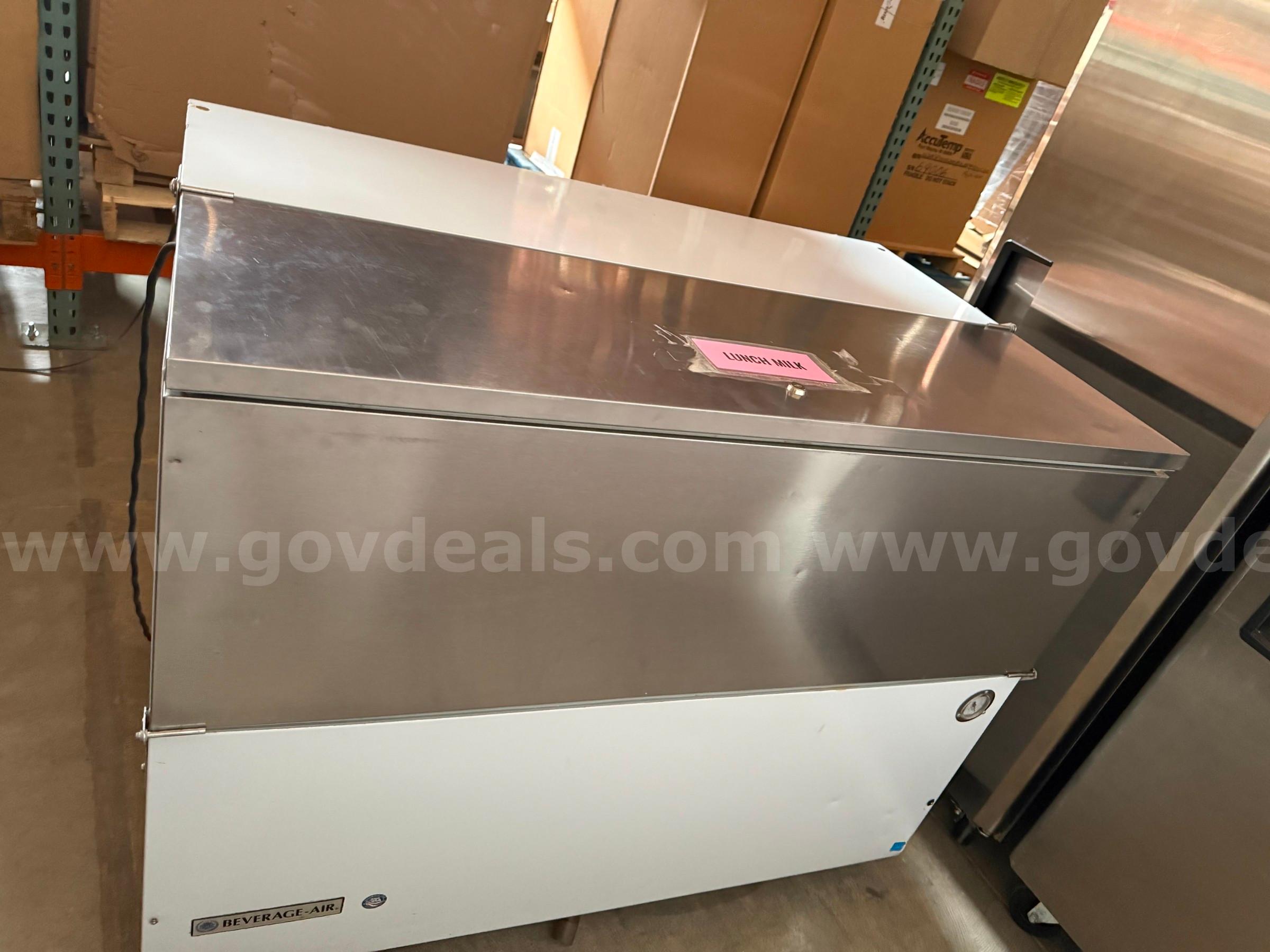 Top opening fridge Beverage Air  Government Surplus Auction - Photo #3