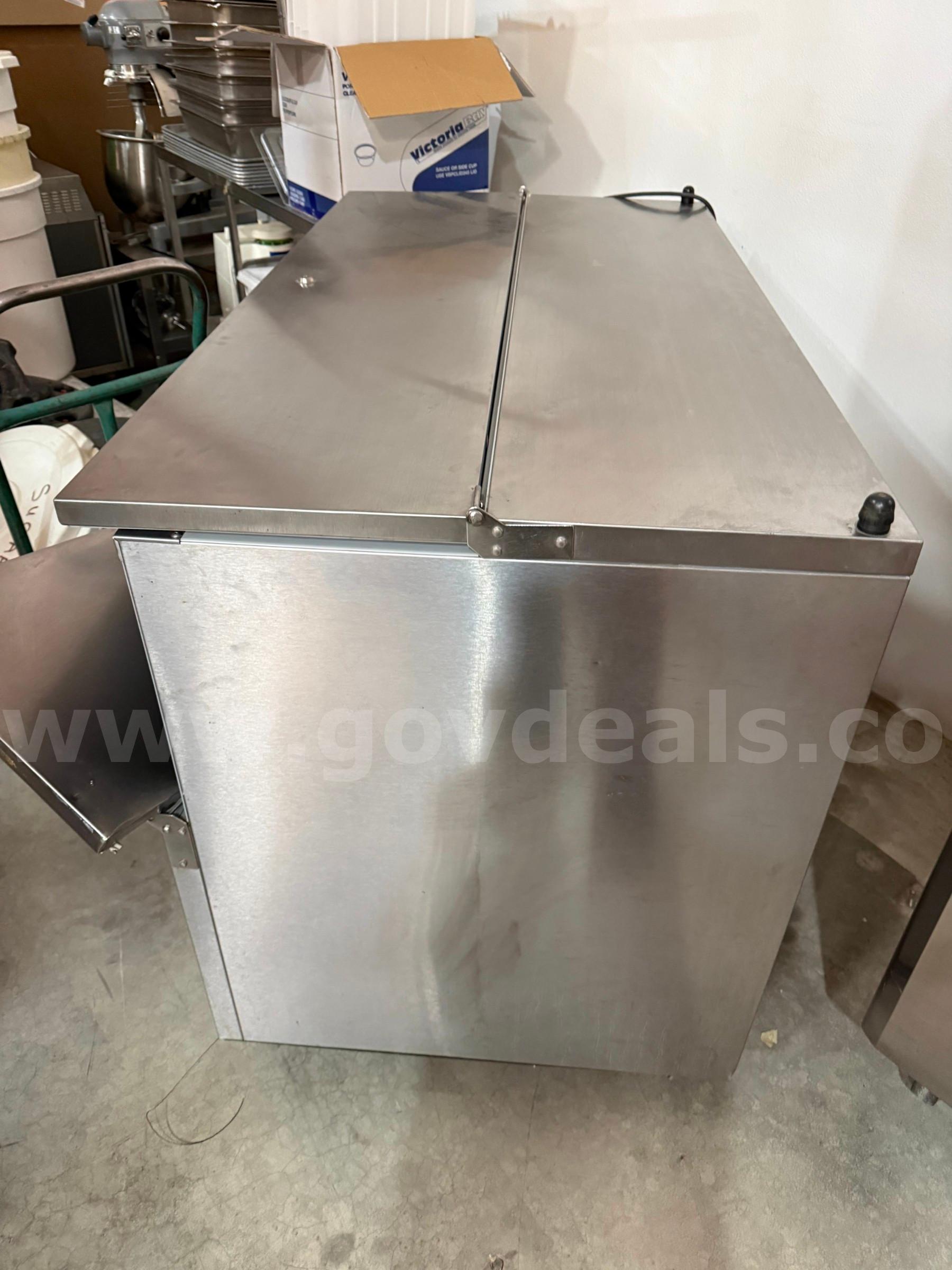 Top opening fridge Beverage Air  Government Surplus Auction - Photo #3