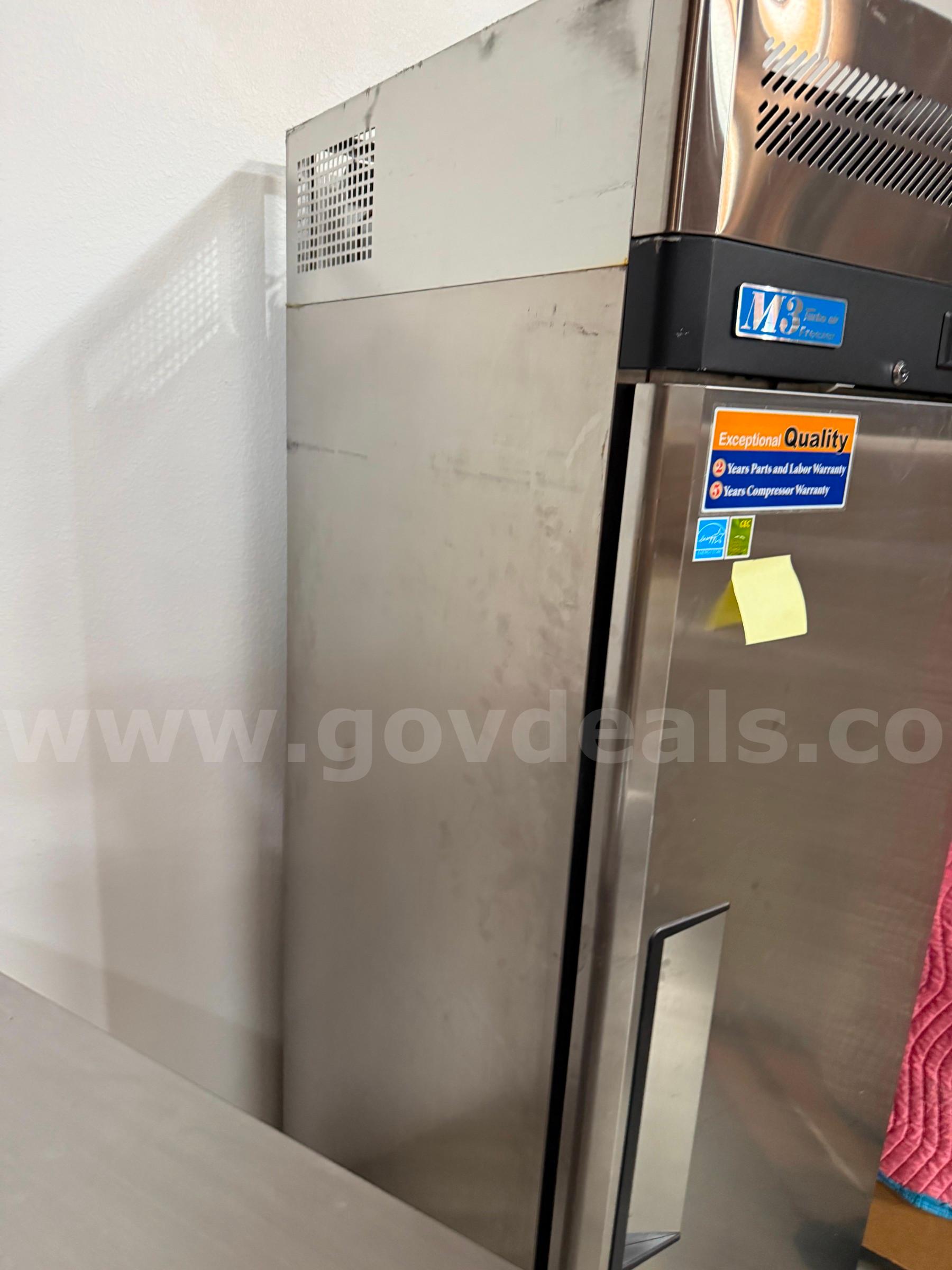 Single door freezer Turbo Air  Government Surplus Auction - Photo #3