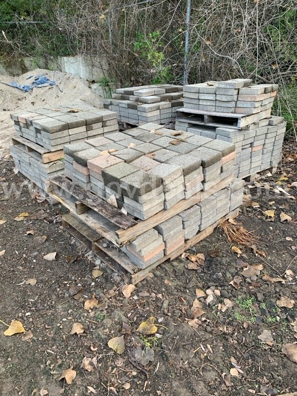 Square pavers, on pallets   Government Surplus Auction - Photo #2