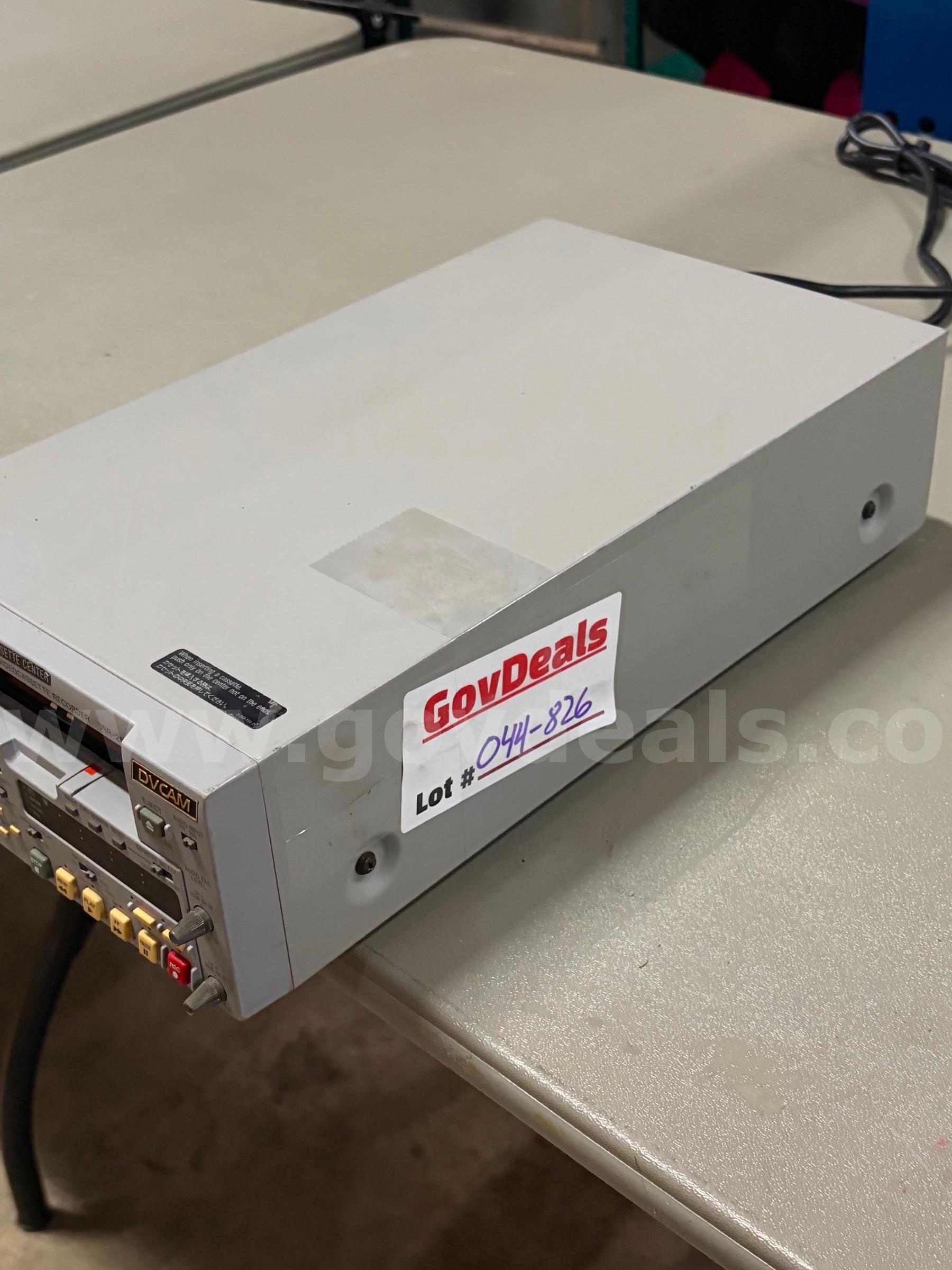 2000s Sci-Fi Prop or Retro VCR Upgrade? Sony DSR-25 DVCAM Deck (Untested!) Sony 2000s Government Surplus Auction - Photo #2