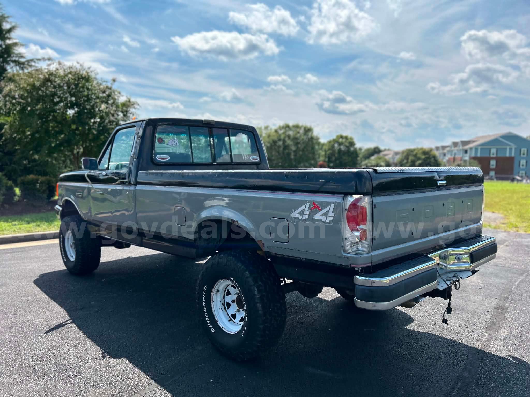 1989 Ford F-150 Reg. Cab Long Bed 4WD Ford F-150 Government Surplus Auction - Photo #3