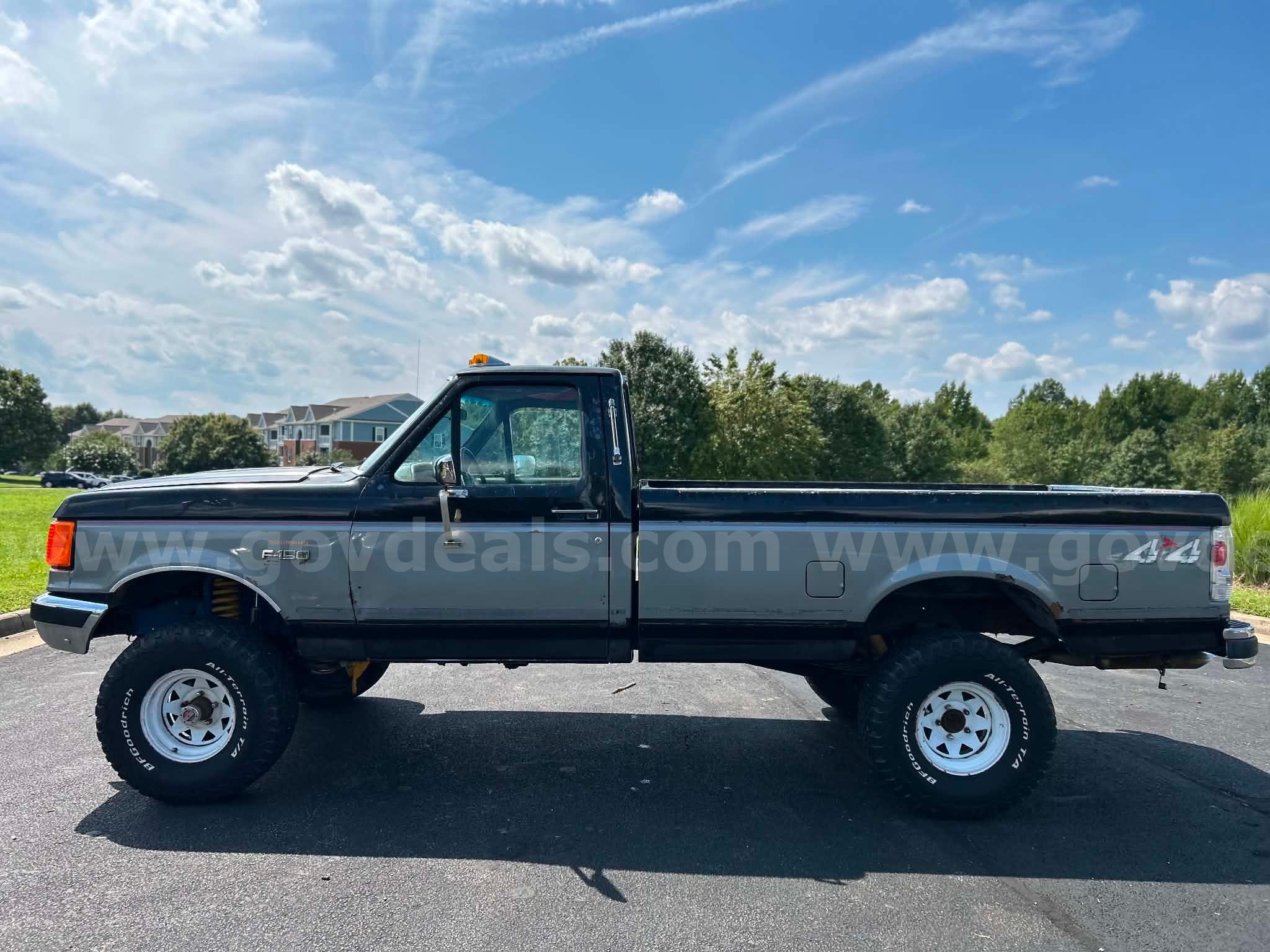 1989 Ford F-150 Reg. Cab Long Bed 4WD Ford F-150 Government Surplus Auction - Photo #5