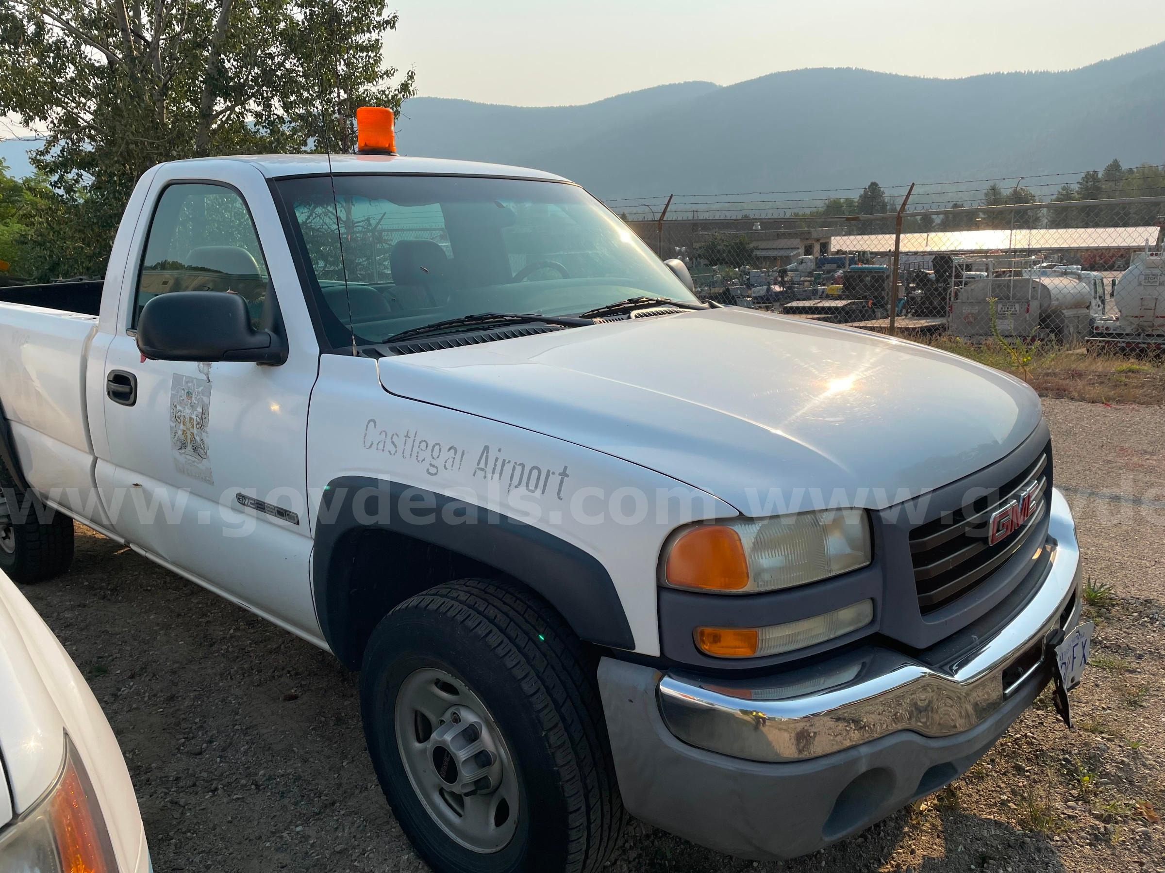2003 GMC Sierra 2500 Pickup Truck - V-8 6.0 L Engine