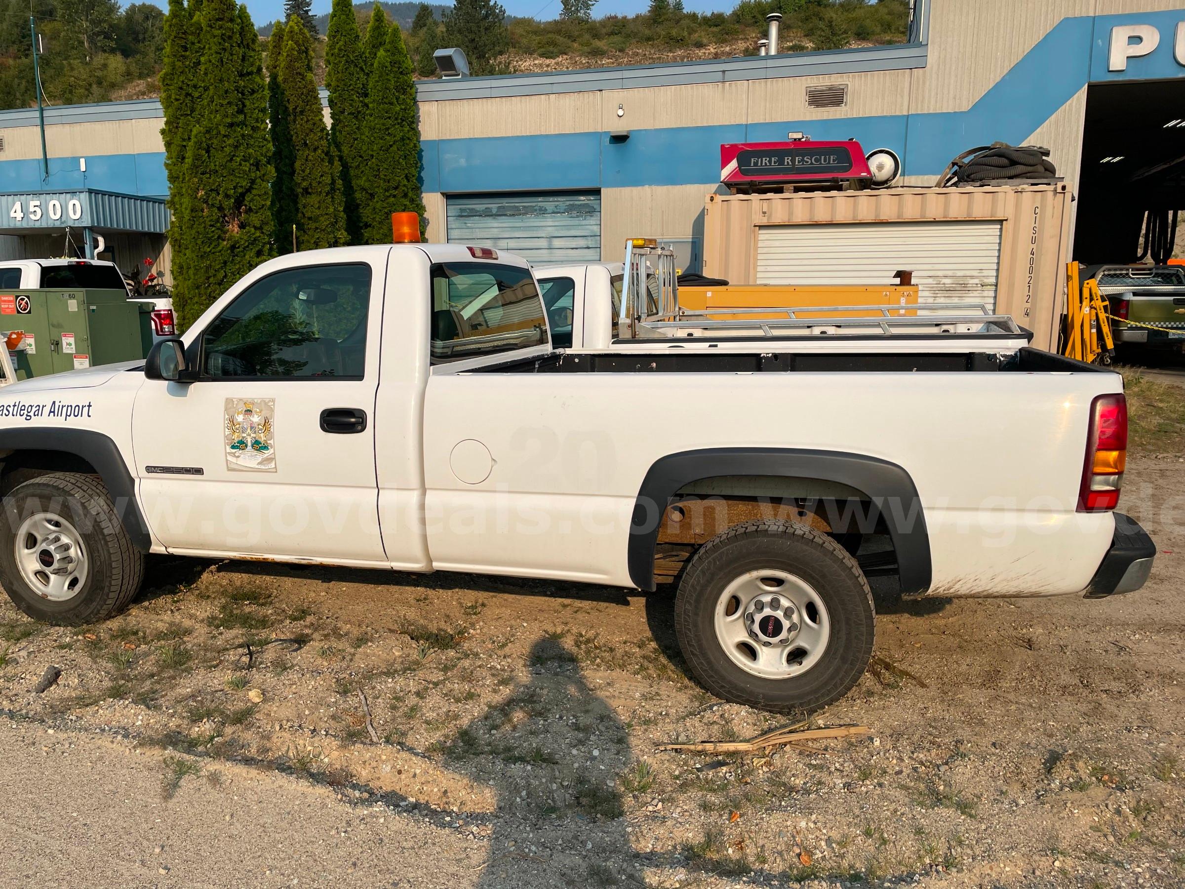 2003 GMC Sierra 2500 Pickup Truck - V-8 6.0 L Engine GMC Sierra Government Surplus Auction - Photo #3