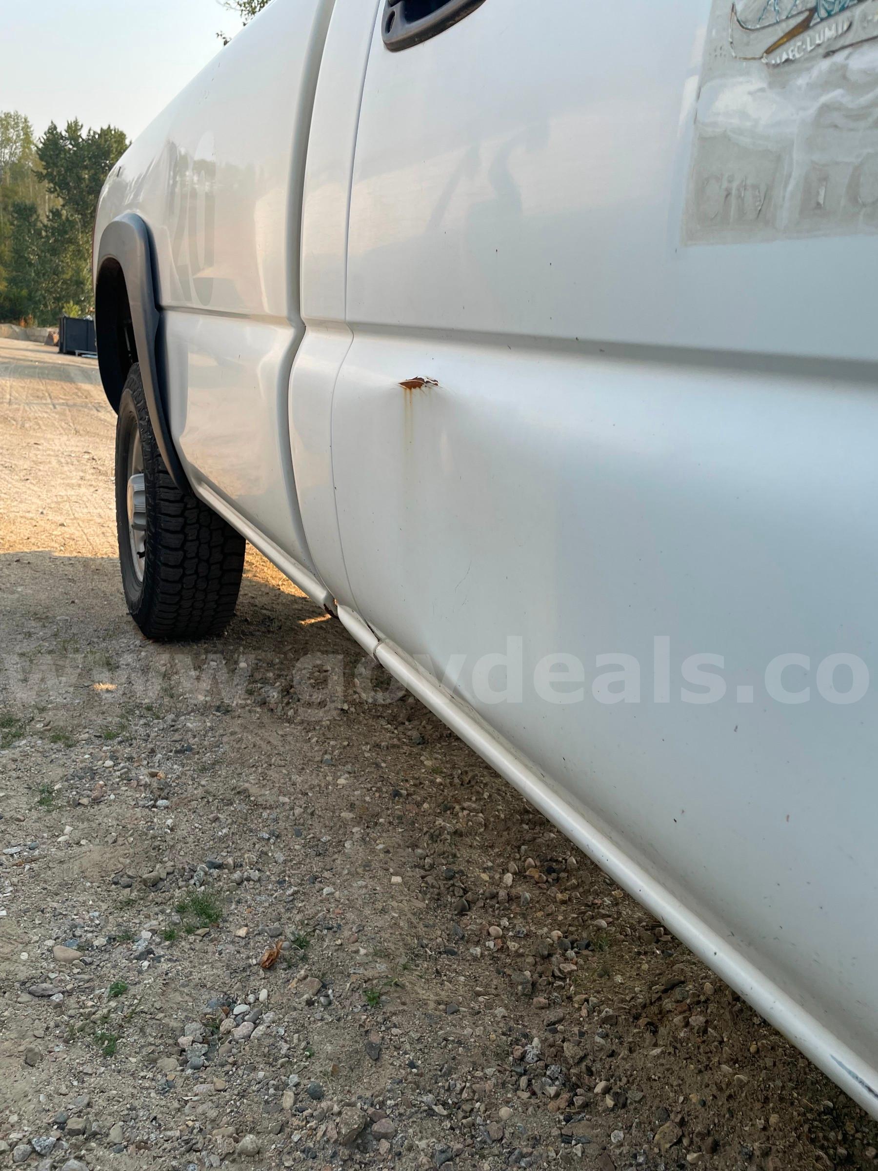 2003 GMC Sierra 2500 Pickup Truck - V-8 6.0 L Engine GMC Sierra Government Surplus Auction - Photo #5
