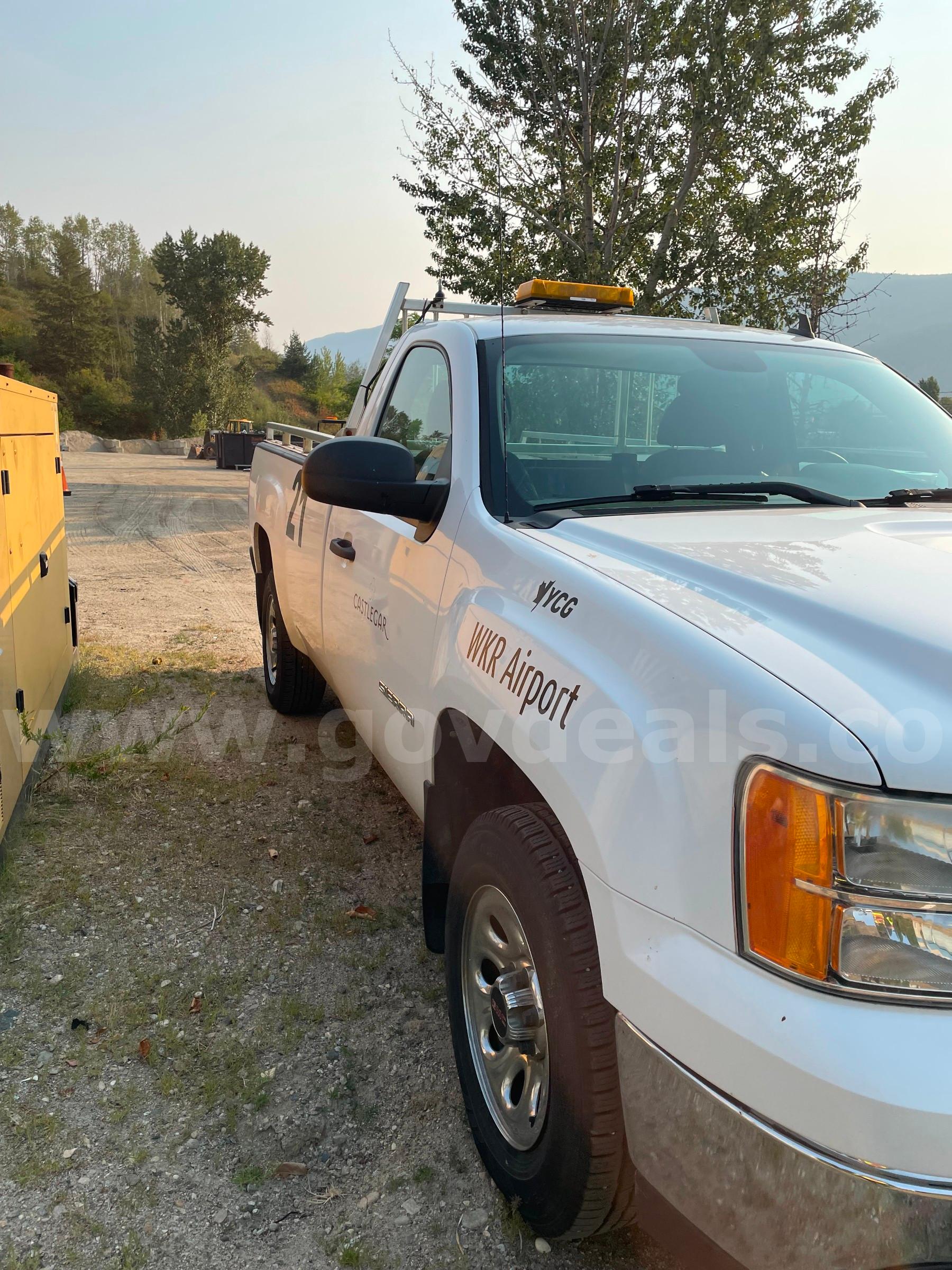 2010 GMC Sierra 1500 PICKUP TRUCK 2-DR, 5.3L V8 OHV 16V FFV ENGINE GMC Sierra Government Surplus Auction - Photo #3