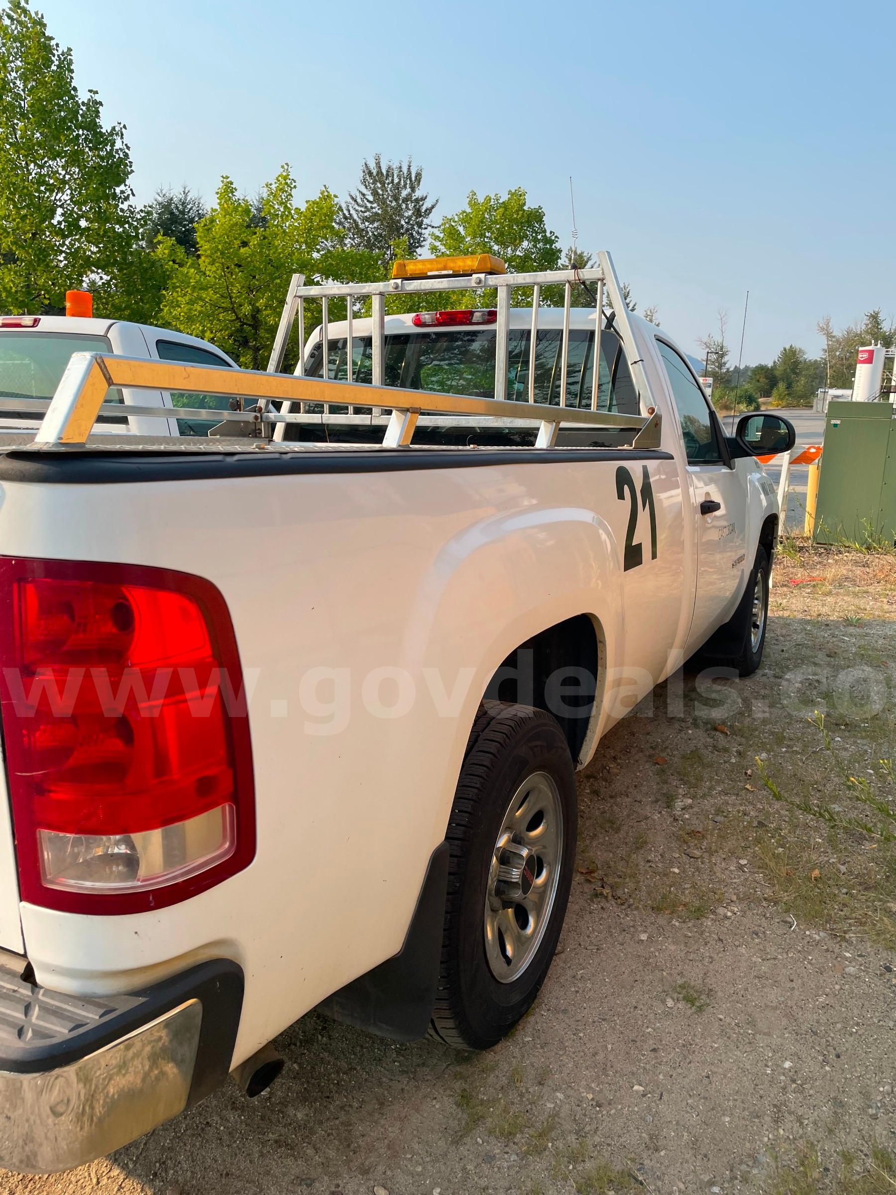 2010 GMC Sierra 1500 PICKUP TRUCK 2-DR, 5.3L V8 OHV 16V FFV ENGINE GMC Sierra Government Surplus Auction - Photo #4
