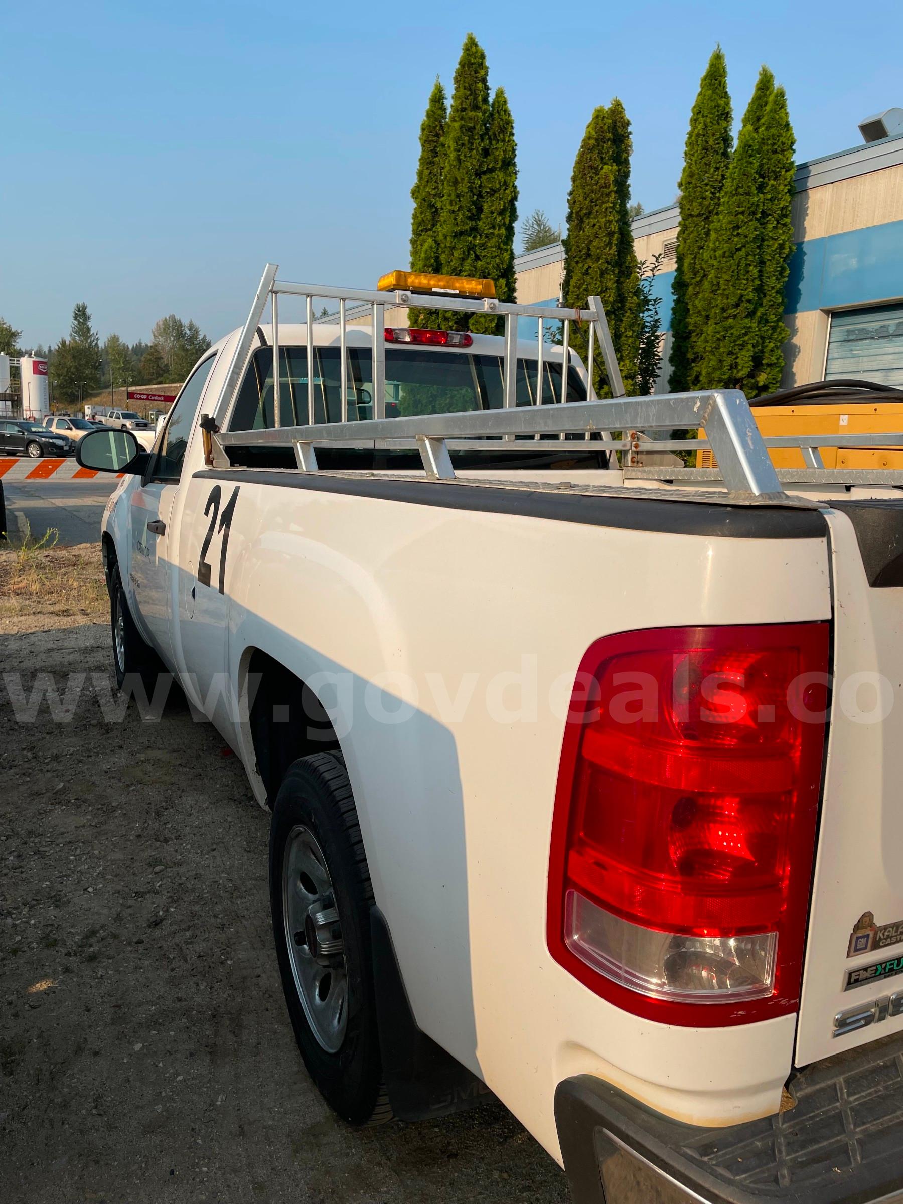 2010 GMC Sierra 1500 PICKUP TRUCK 2-DR, 5.3L V8 OHV 16V FFV ENGINE GMC Sierra Government Surplus Auction - Photo #5