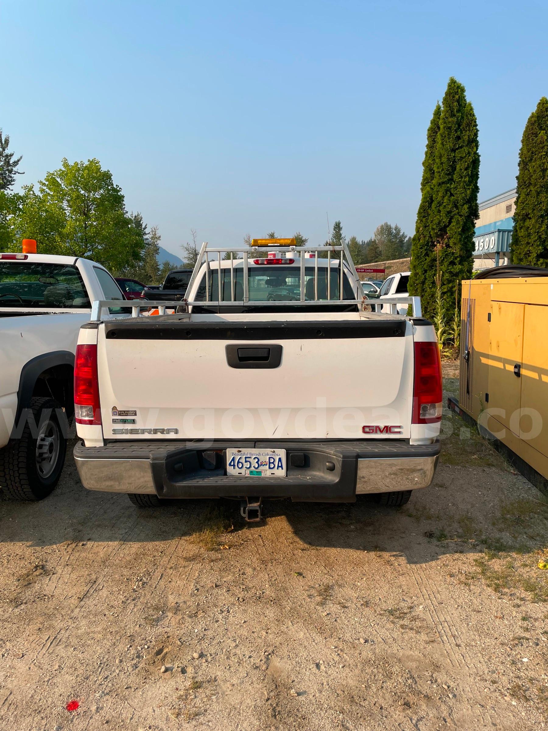 2010 GMC Sierra 1500 PICKUP TRUCK 2-DR, 5.3L V8 OHV 16V FFV ENGINE GMC Sierra Government Surplus Auction - Photo #6