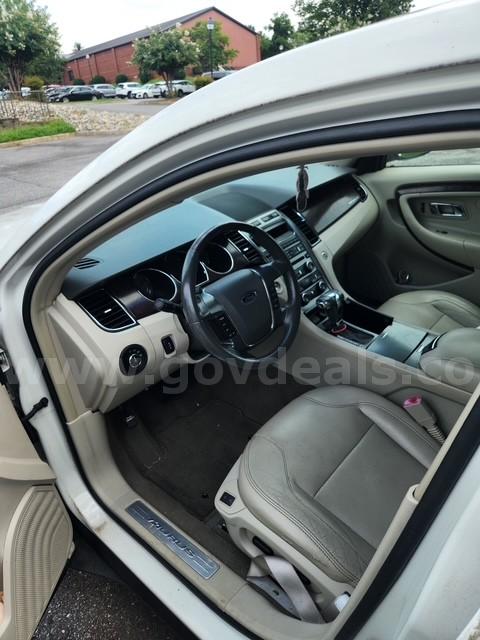 2010 Ford Taurus Ford Taurus Government Surplus Auction - Photo #3