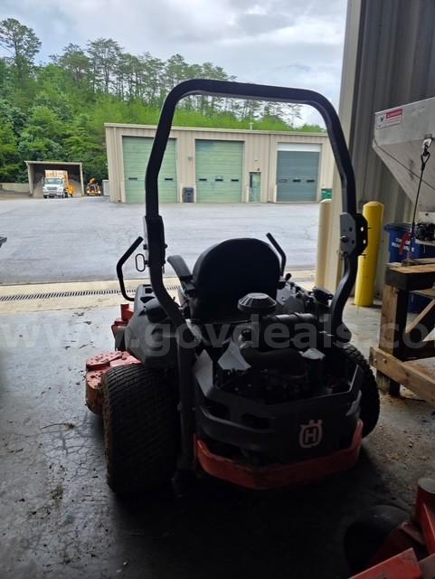Husqvarna Zero Turn Mower Husqvarna PZ60 Government Surplus Auction - Photo #4