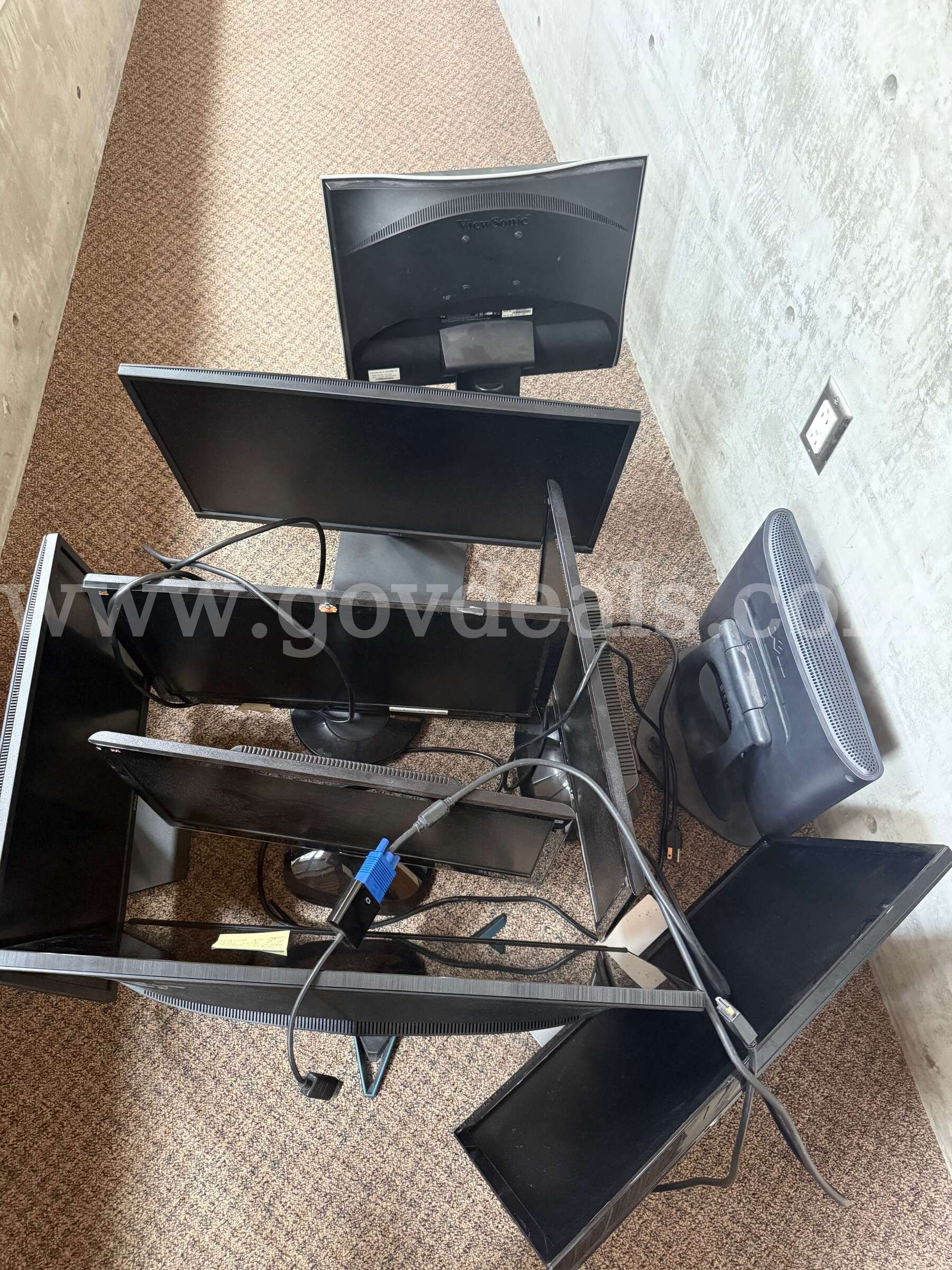 LOT OF USED COMPUTER MONITORS   Government Surplus Auction - Primary Photo