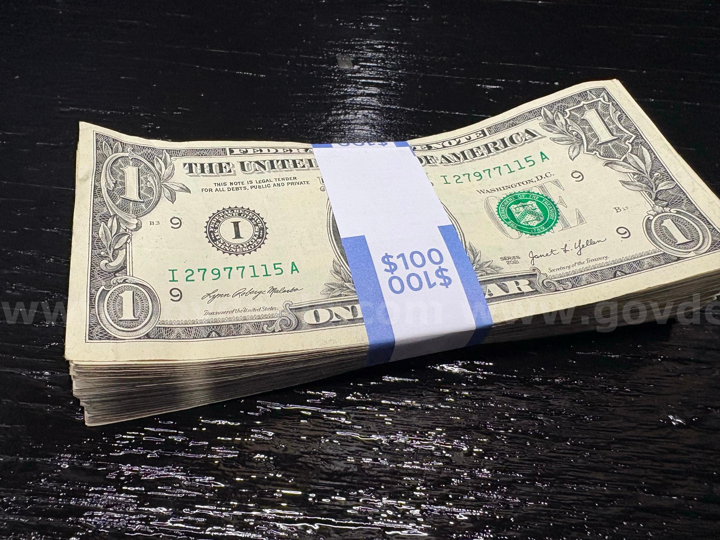 LOT OF 100 UNSEARCHED 1$  DOLLAR BILLS CURRENCY MONEY - SHIPPING ONLY - MA US GOVERNMENT 100 Government Surplus Auction - Photo #5