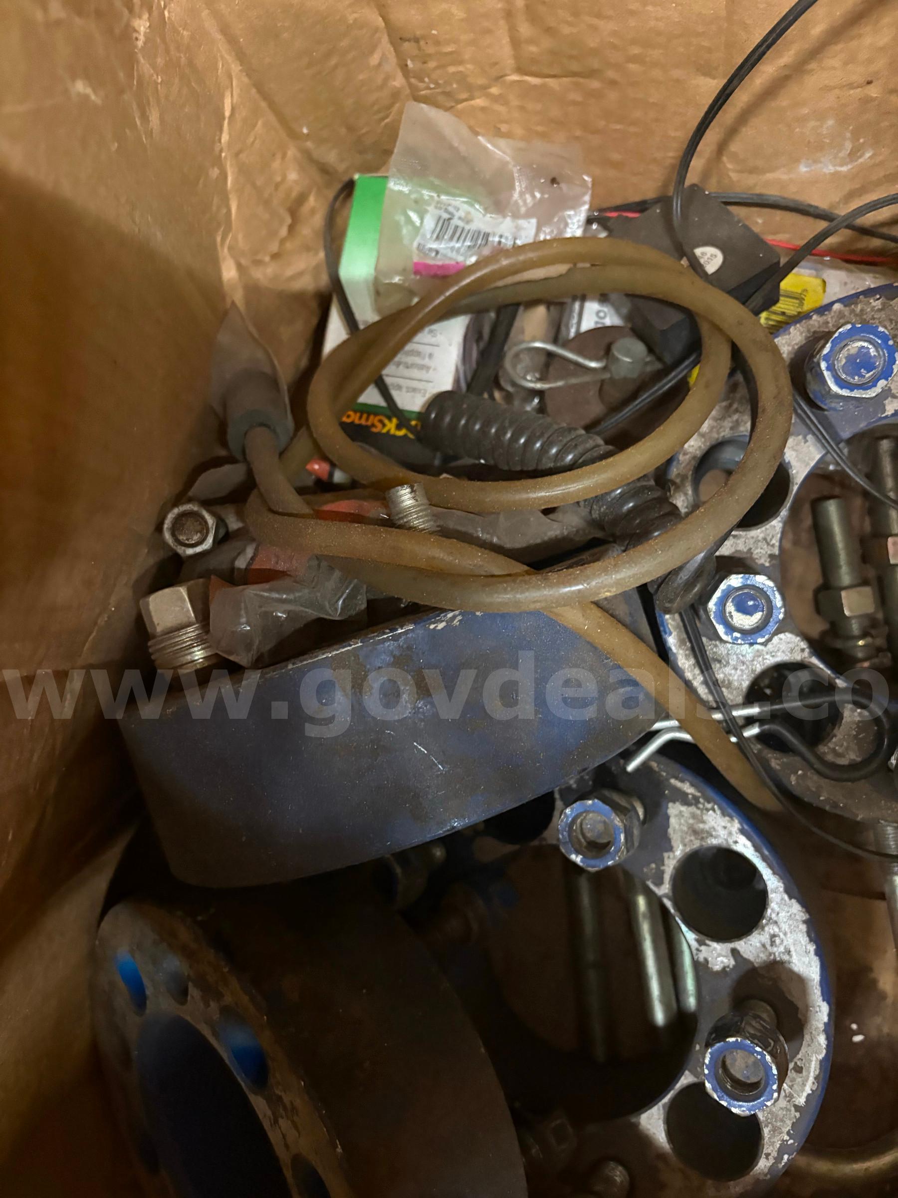 BOX OF AUTOMOTIVE PARTS - CAN SHIP - MA   Government Surplus Auction - Photo #3