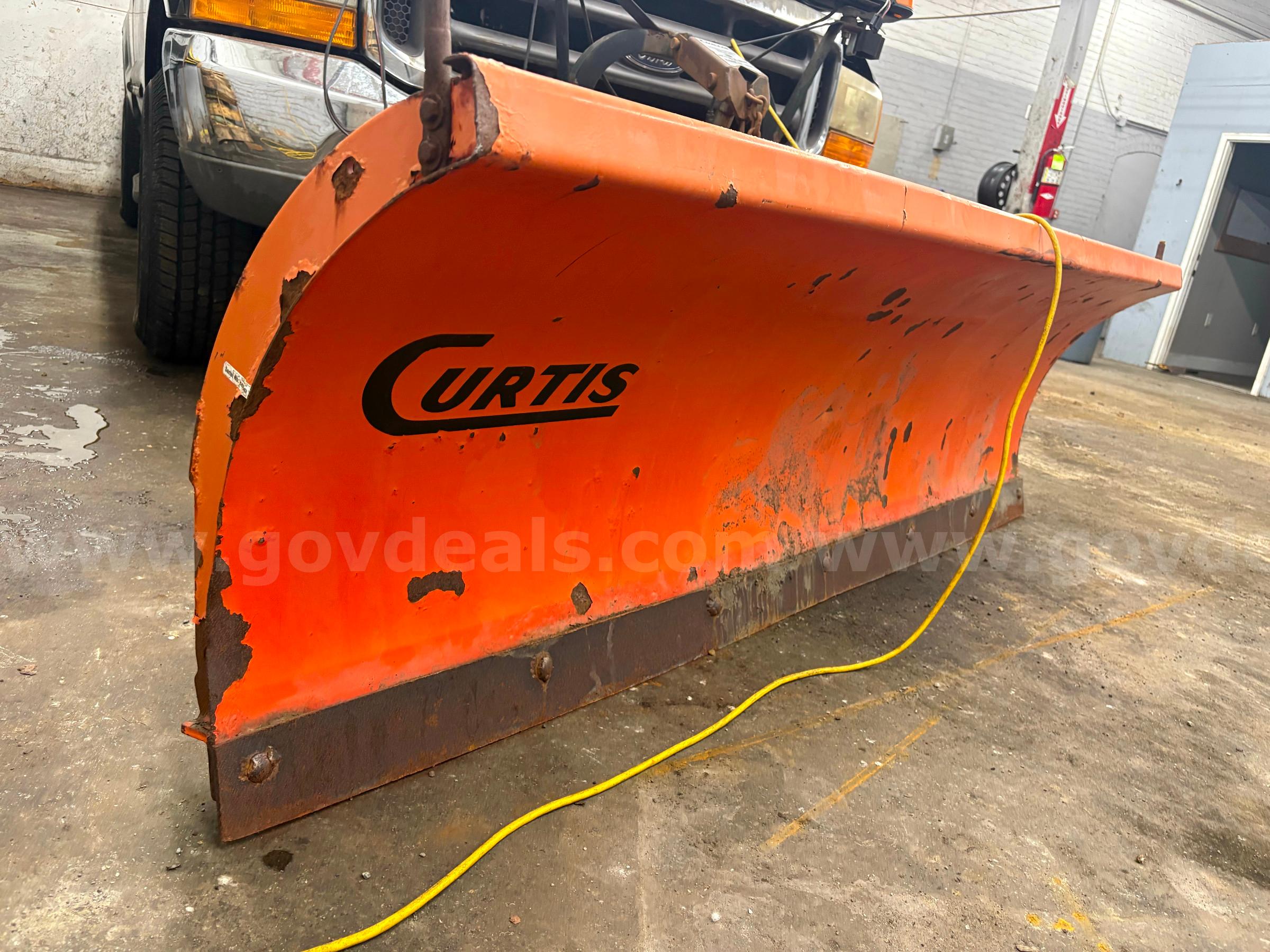 2001 FORD F250 SNOW PLOW TRUCK   - WILL SHIP!! FORD F250 Government Surplus Auction - Photo #3