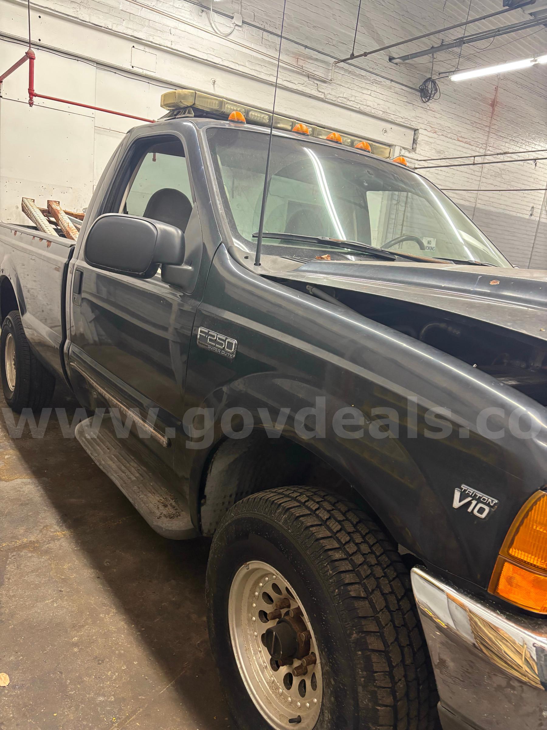2001 FORD F250 SNOW PLOW TRUCK   - WILL SHIP!! FORD F250 Government Surplus Auction - Photo #6