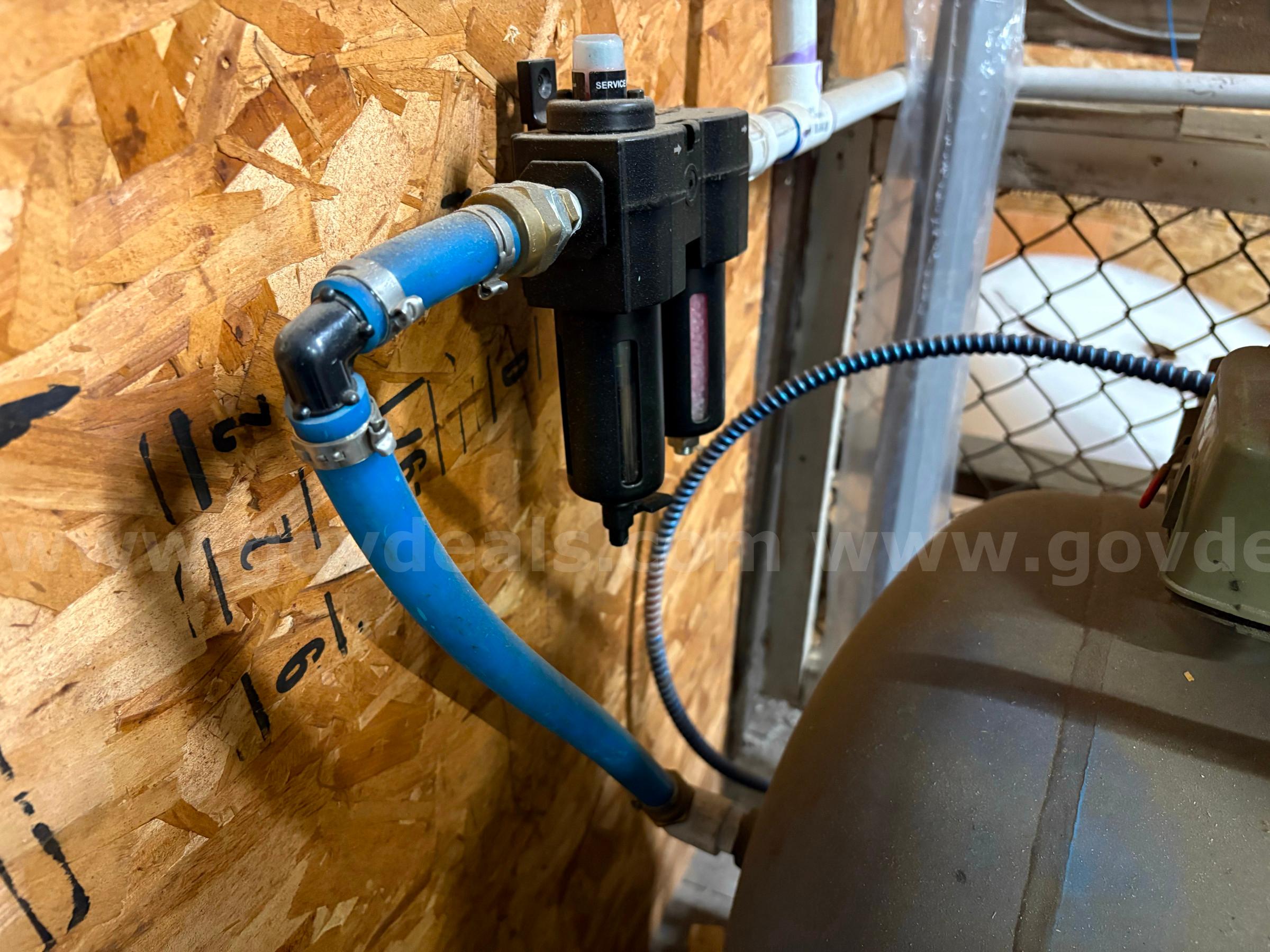 AIR COMPRESSOR 220 VOLT ENERGAIR - LOCAL PICKUP OR SHIP - MA KOBALT 220 Government Surplus Auction - Photo #5