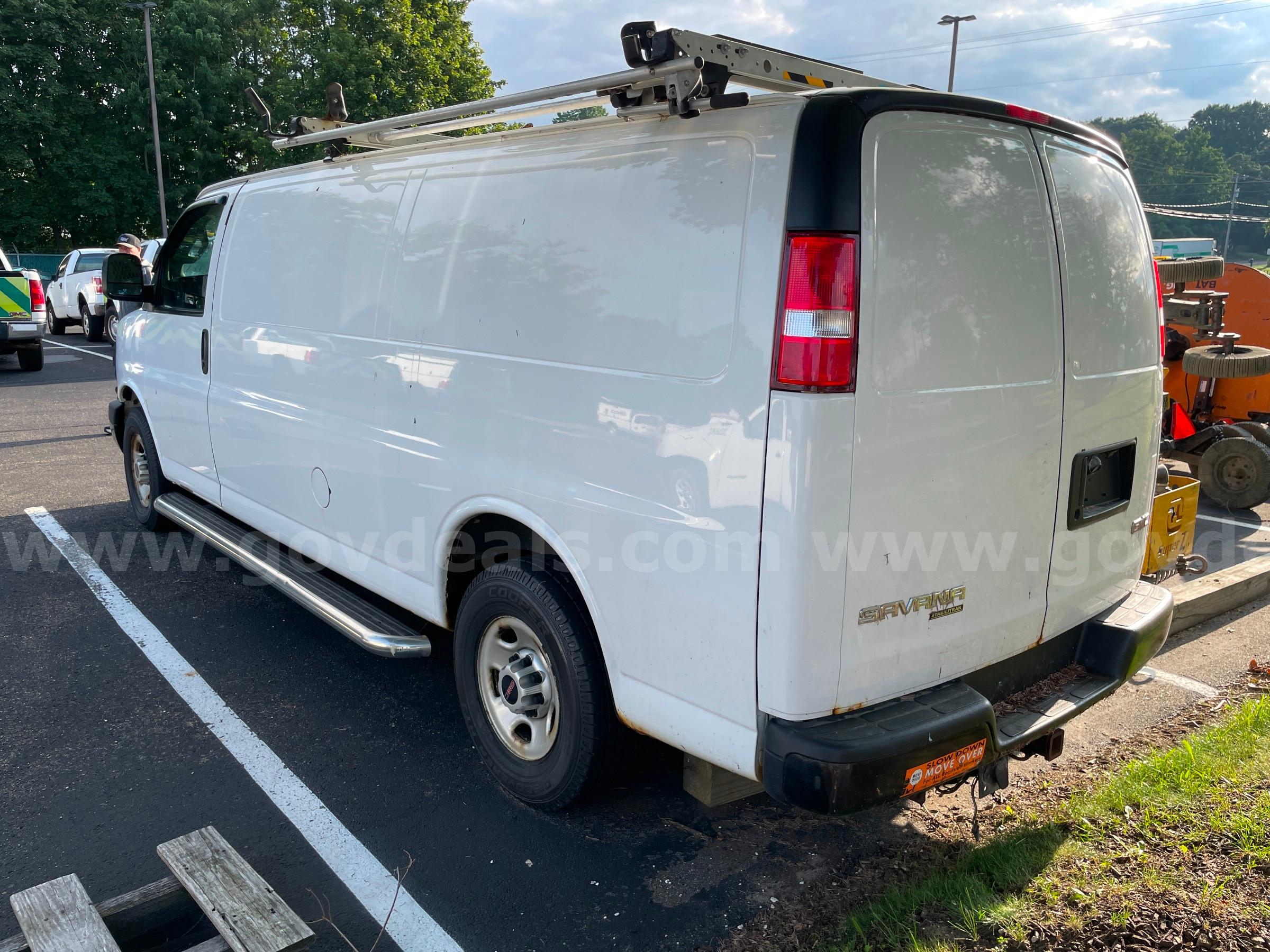2016 GMC Savana G3500 Cargo Ext Van, 4.8L V8 GMC Savana Government Surplus Auction - Photo #3