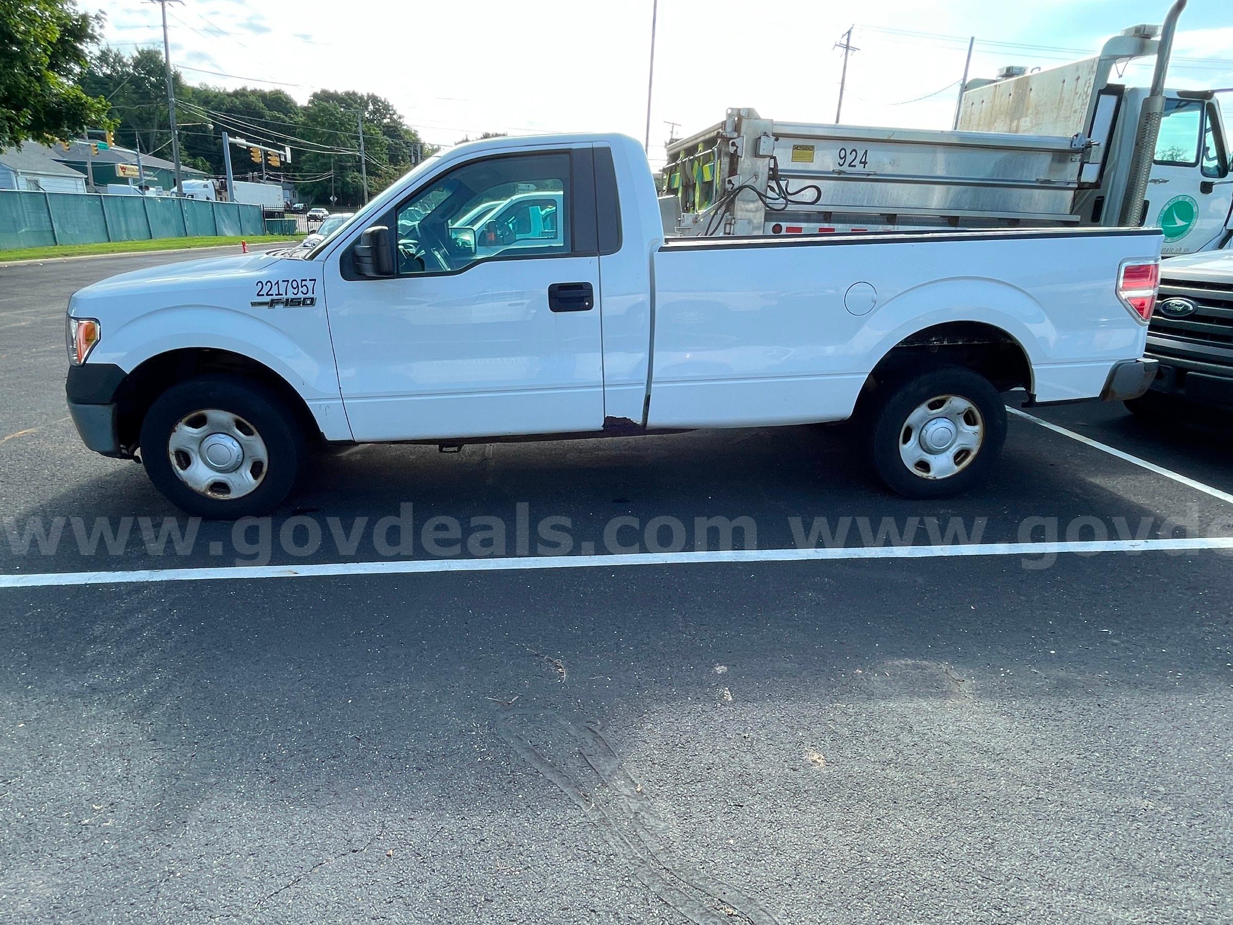 2009 Ford F-150 XL 2WD REG CAB PICKUP with 4.6L V8 FORD F-150 Government Surplus Auction - Photo #2