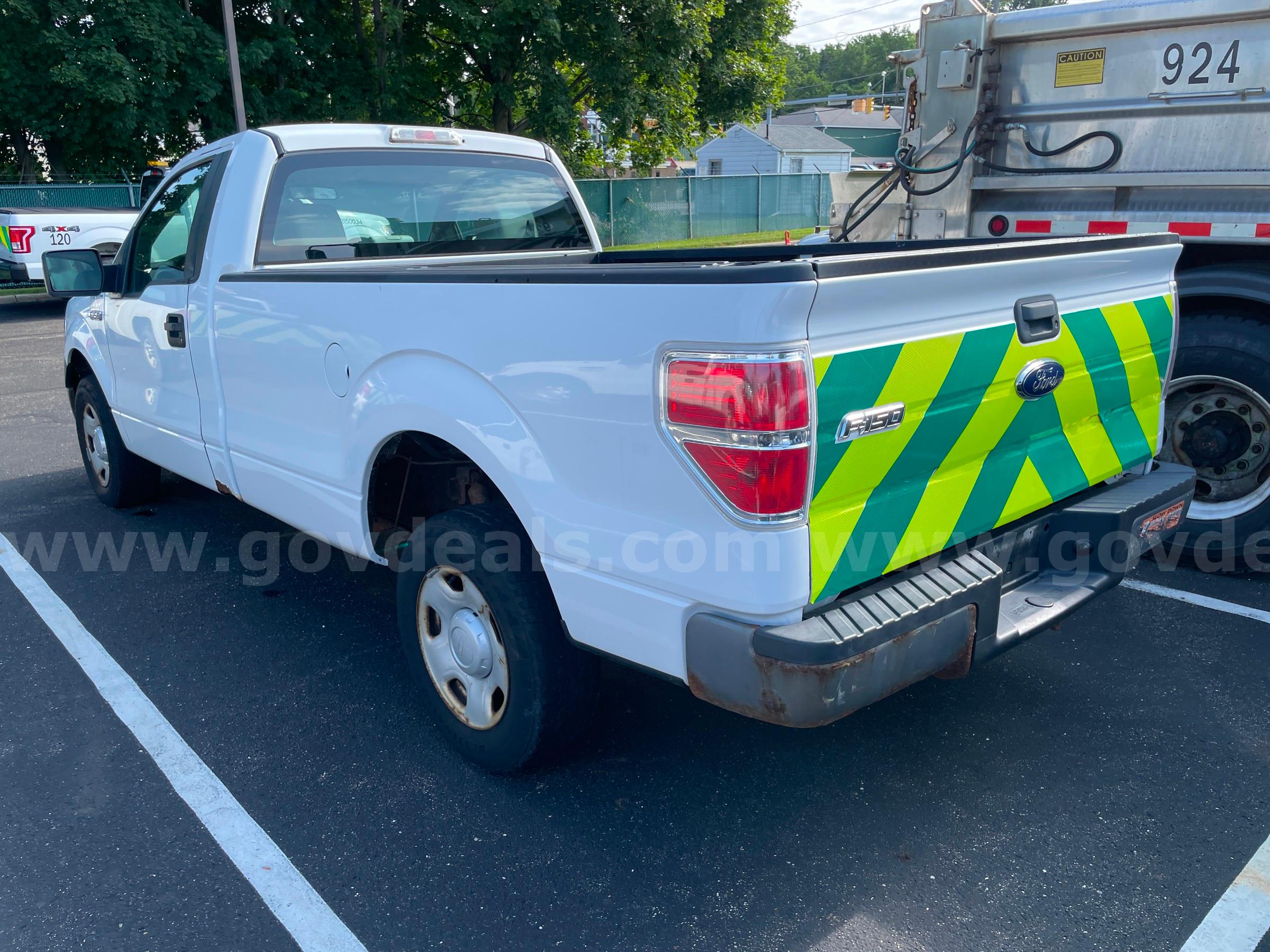2009 Ford F-150 XL 2WD REG CAB PICKUP with 4.6L V8 FORD F-150 Government Surplus Auction - Photo #3