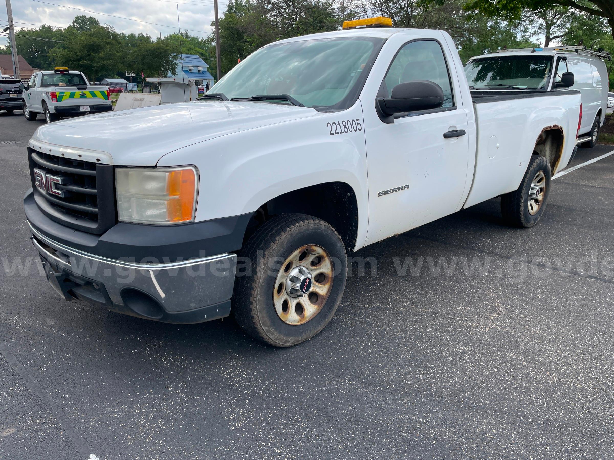 2010 GMC Sierra 1500 2WD REG CAB PICKUP with 4.8L V8 GMC Sierra Government Surplus Auction - Primary Photo