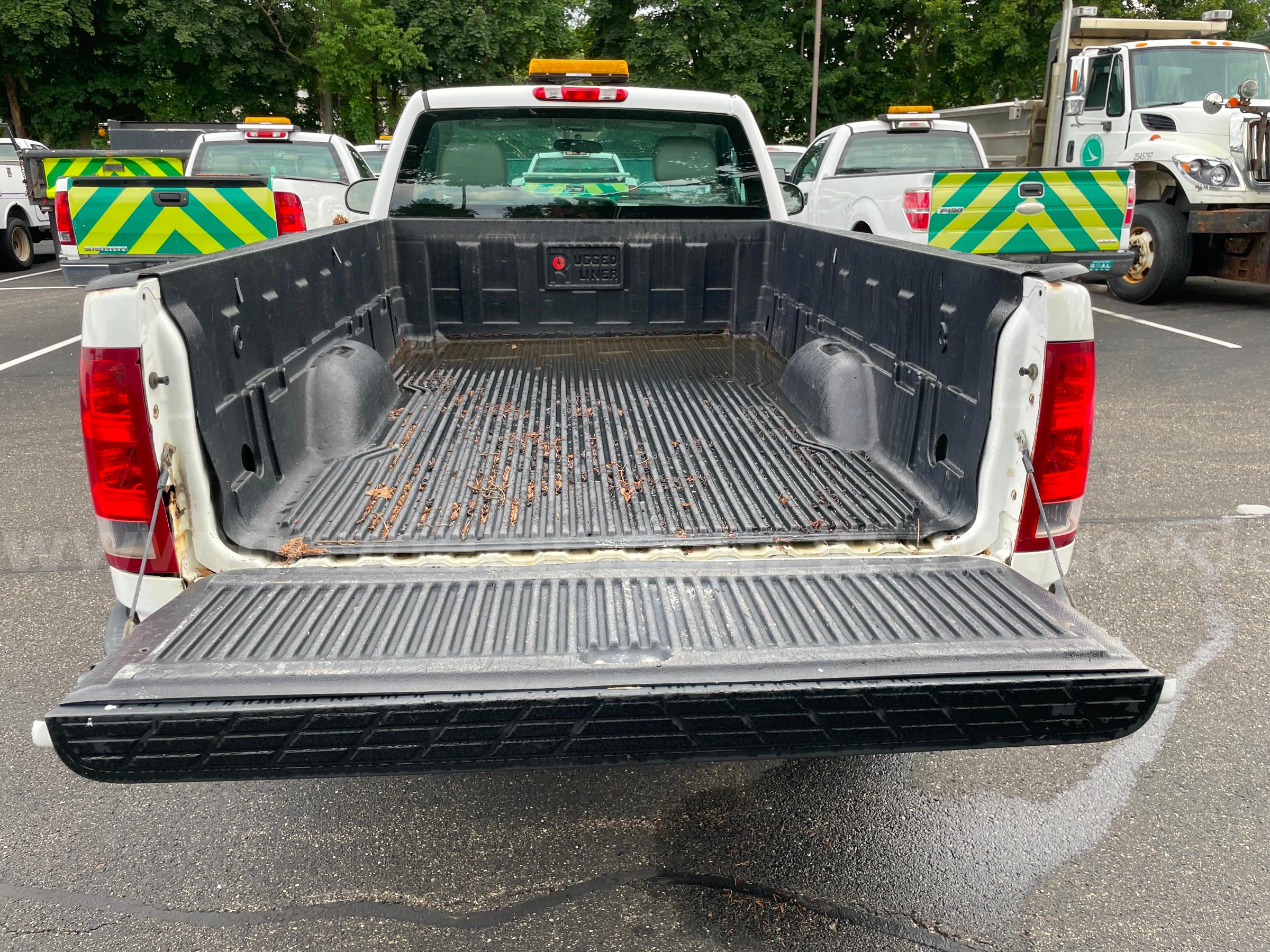 2010 GMC Sierra 1500 2WD REG CAB PICKUP with 4.8L V8 GMC Sierra Government Surplus Auction - Photo #5