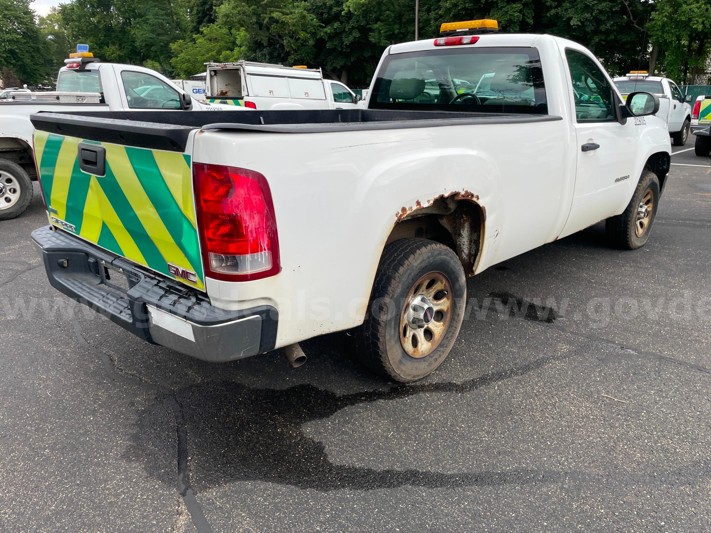 2010 GMC Sierra 1500 2WD REG CAB PICKUP with 4.8L V8 GMC Sierra Government Surplus Auction - Photo #6