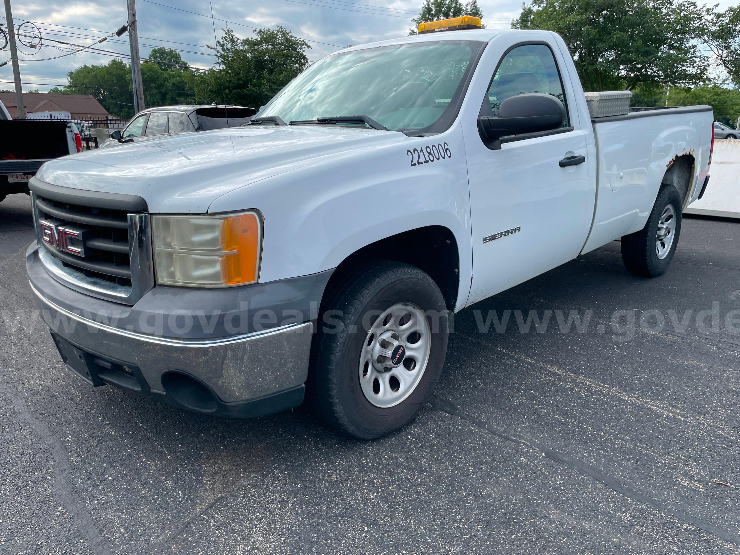 2010 GMC Sierra 1500 2WD REG CAB PICKUP with 4.8L V8