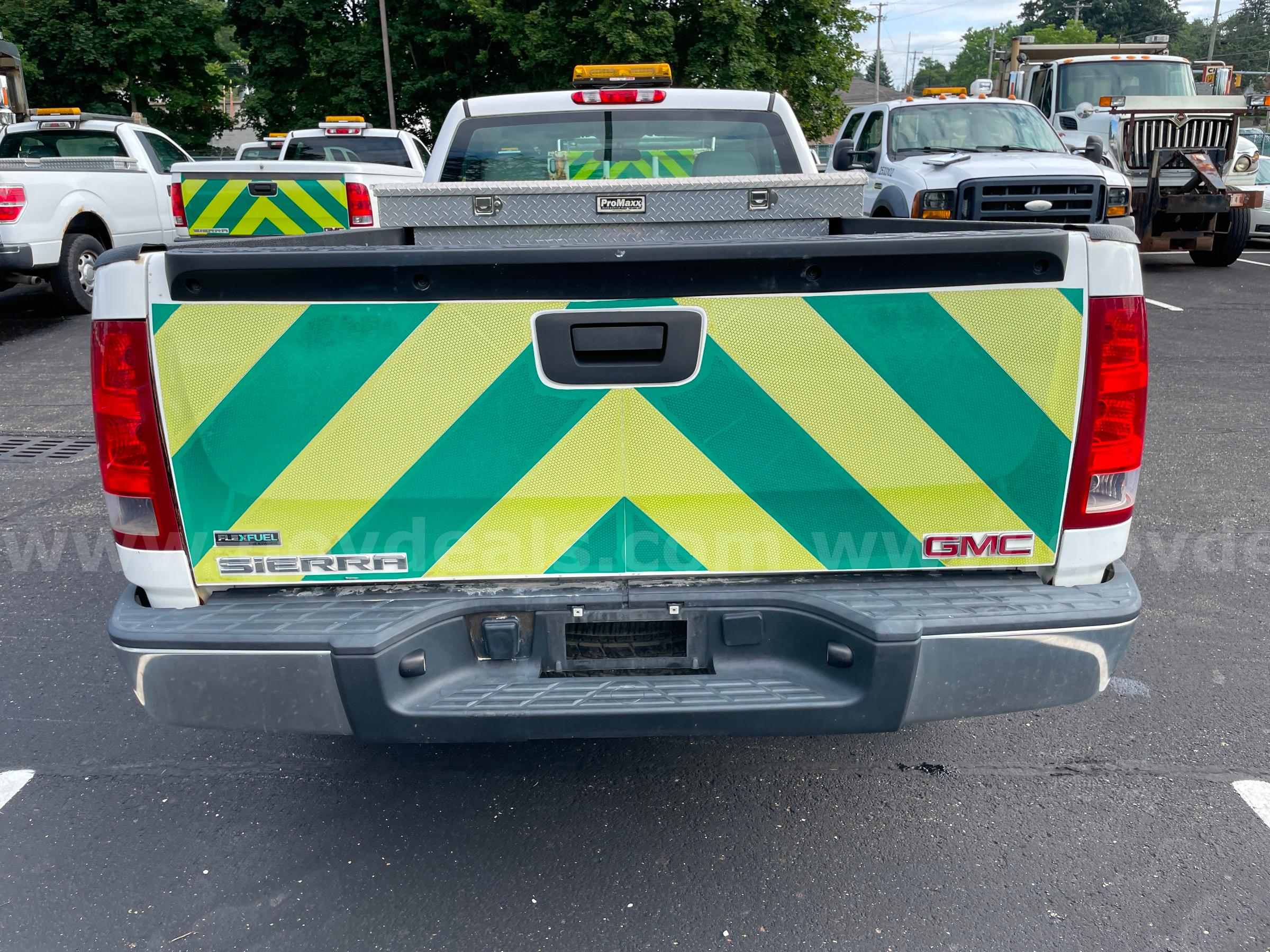 2010 GMC Sierra 1500 2WD REG CAB PICKUP with 4.8L V8 GMC Sierra Government Surplus Auction - Photo #4