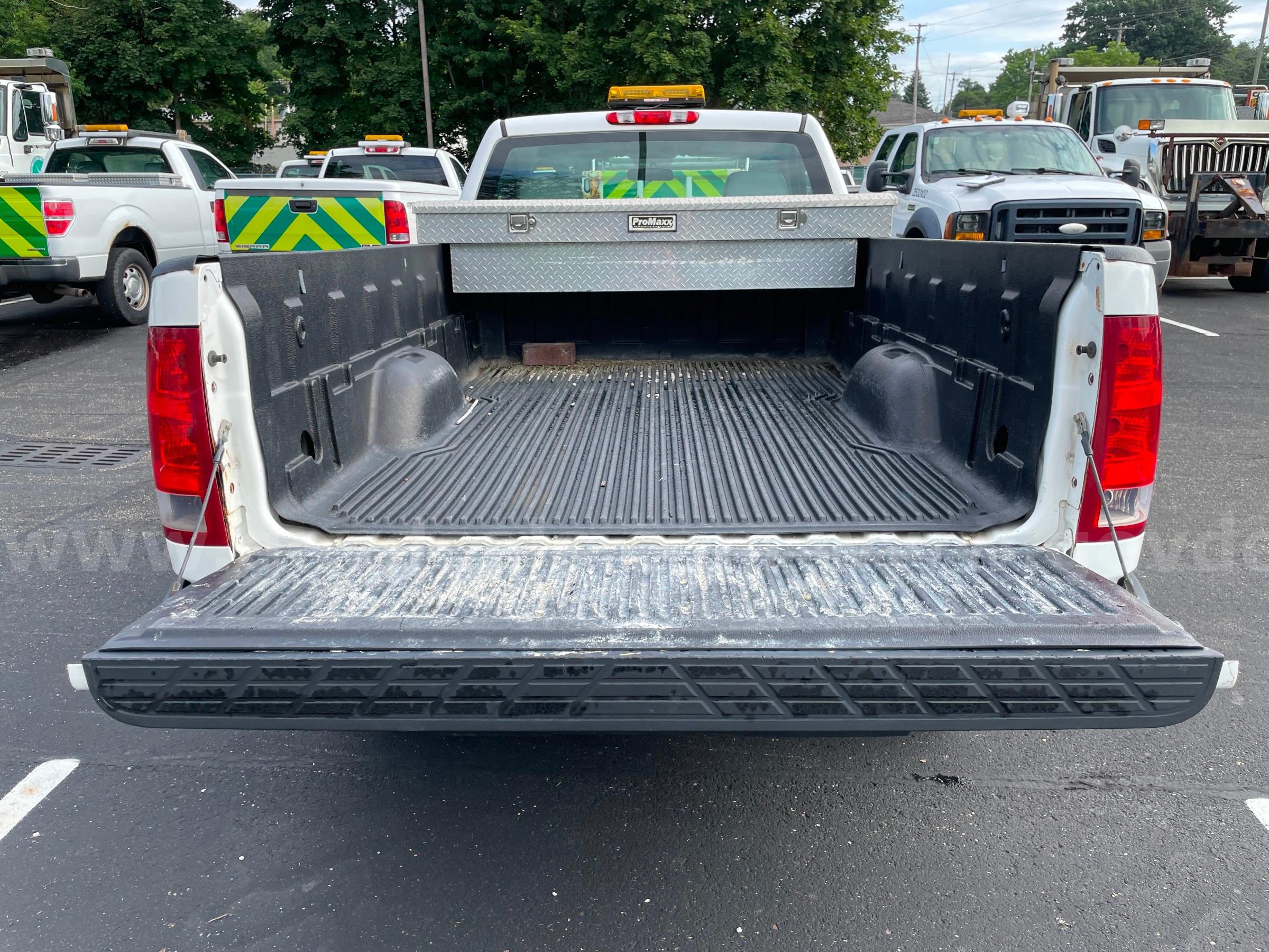 2010 GMC Sierra 1500 2WD REG CAB PICKUP with 4.8L V8 GMC Sierra Government Surplus Auction - Photo #5