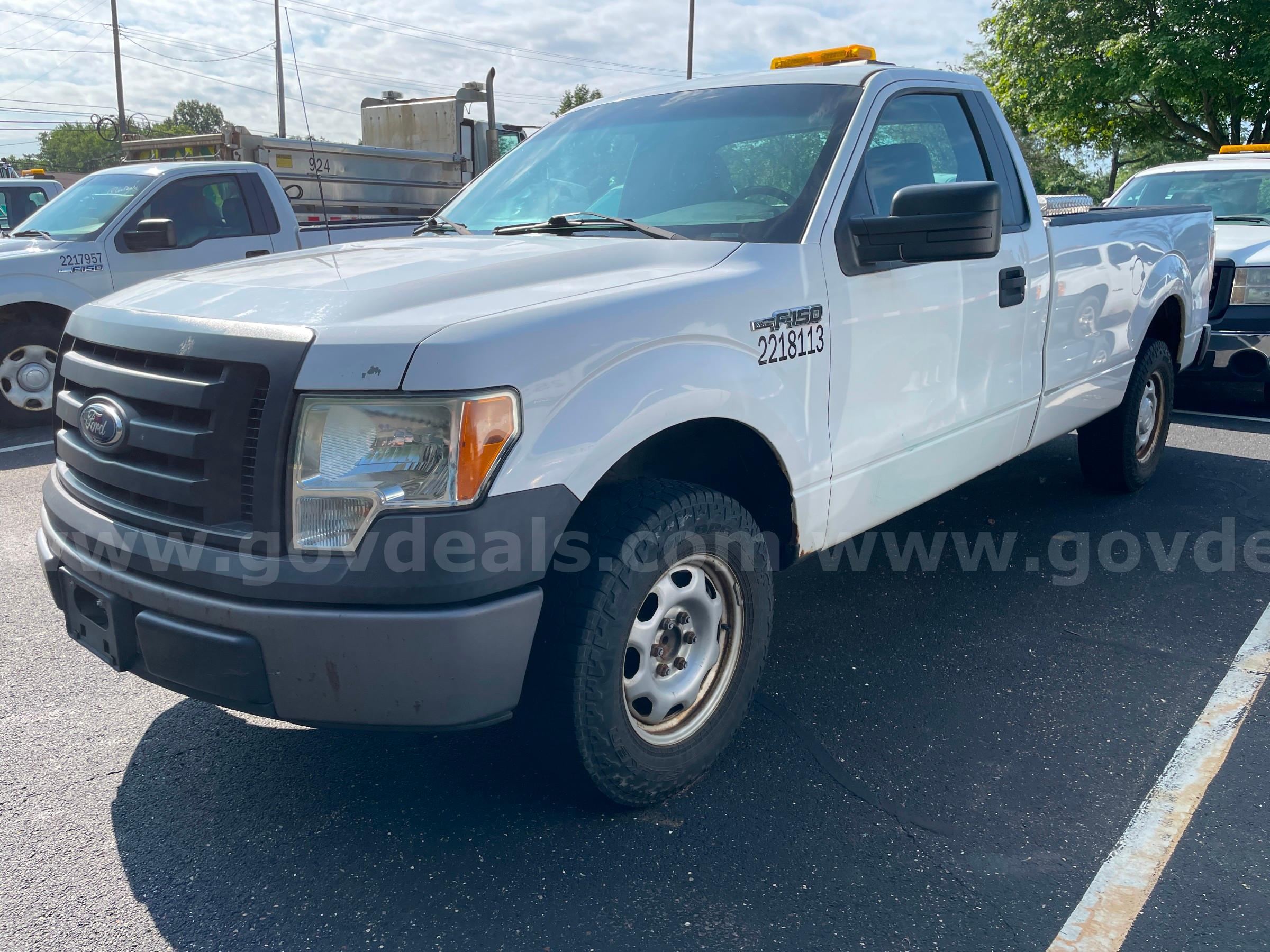 2011 Ford F-150 XL 2WD REG CAB PICKUP with 5.0L V8