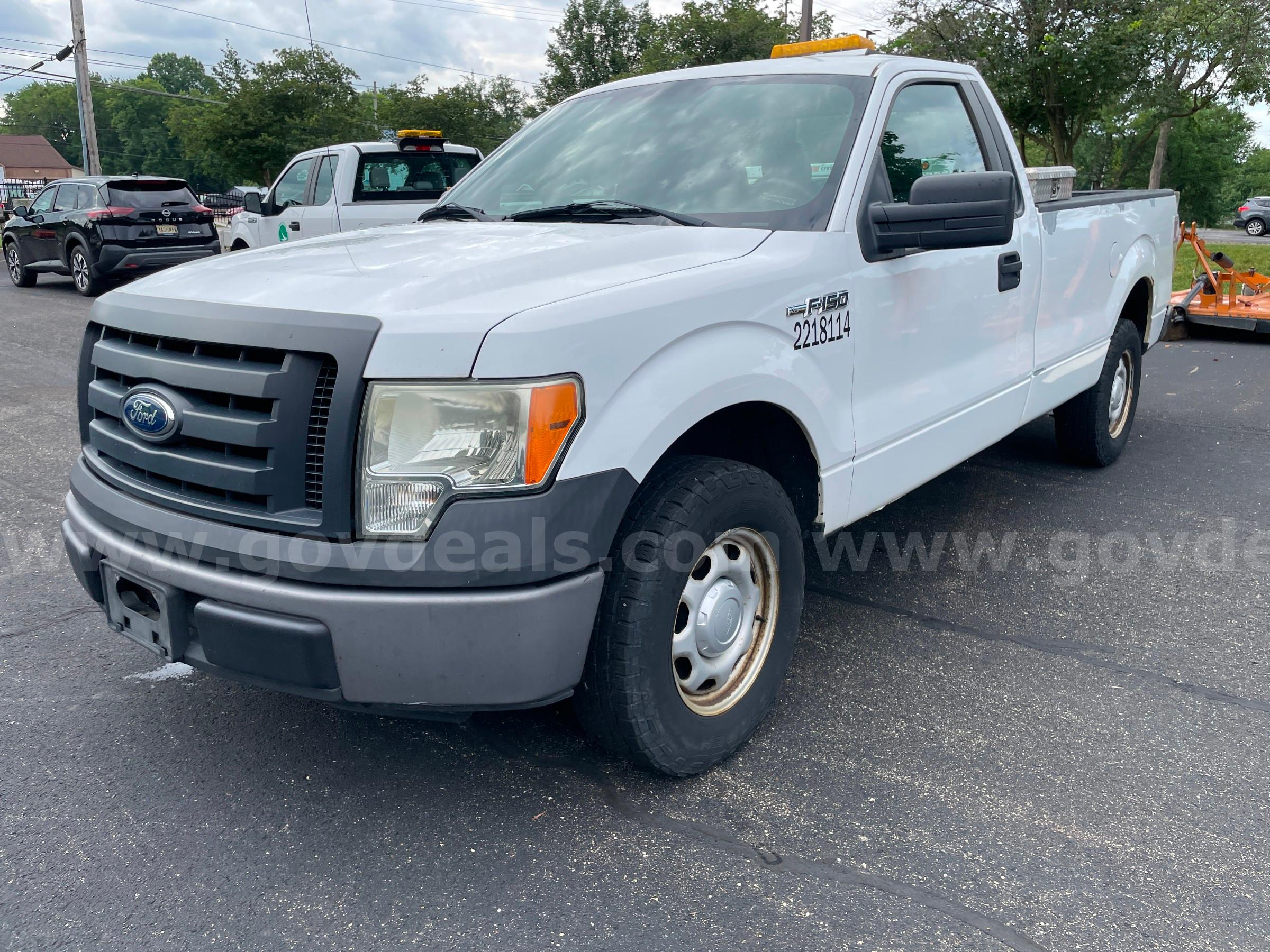2011 Ford F-150 XL 2WD REG CAB PICKUP with 5.0L V8