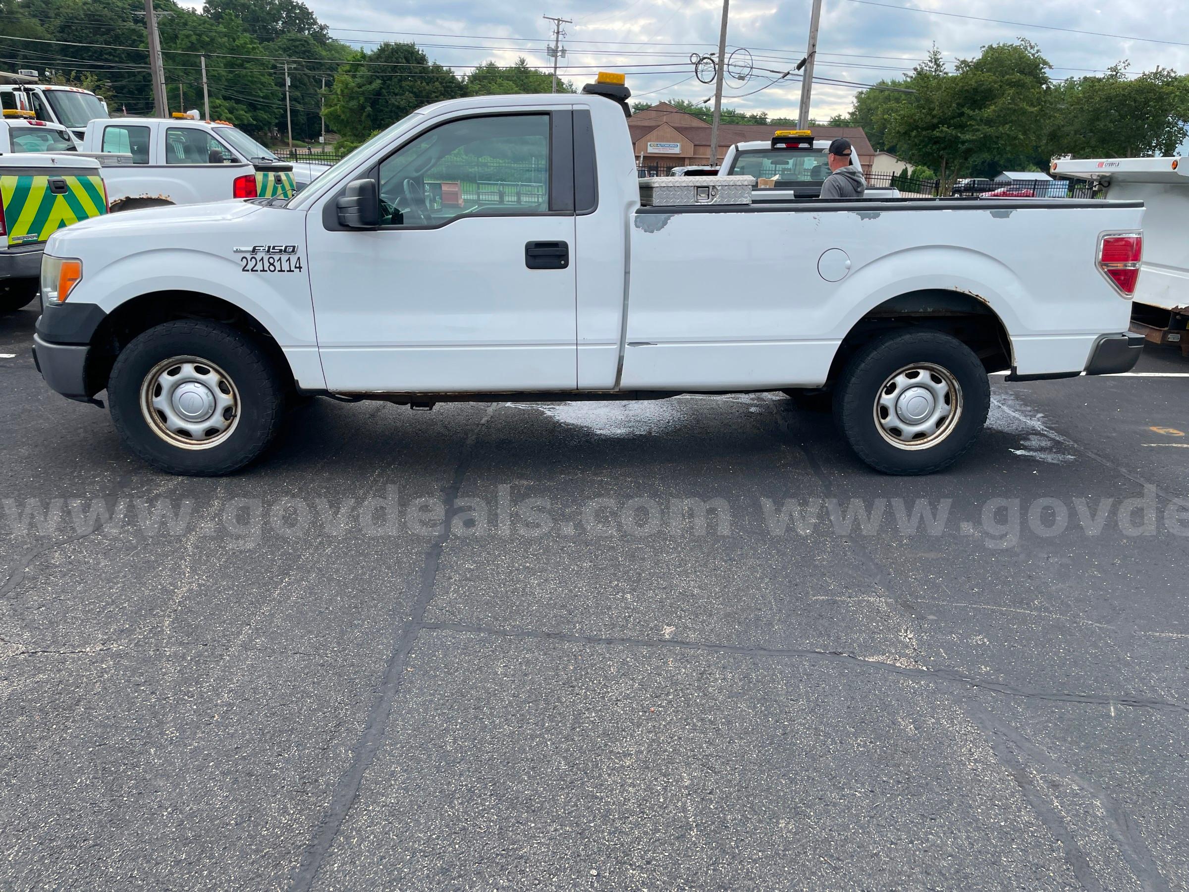 2011 Ford F-150 XL 2WD REG CAB PICKUP with 5.0L V8 FORD F-150 Government Surplus Auction - Photo #2