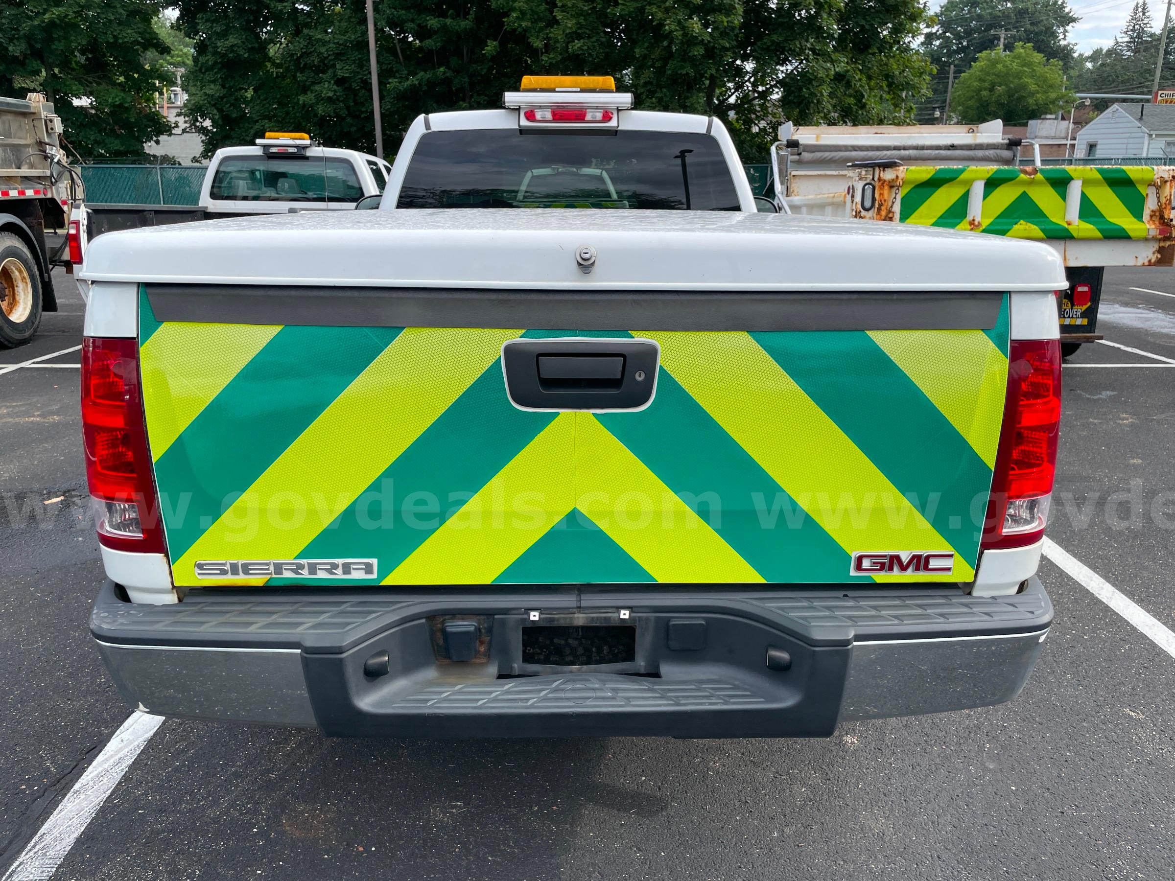 2013 GMC Sierra 1500 4WD REG CAB PICKUP with 4.8L V8 GMC Sierra Government Surplus Auction - Photo #4