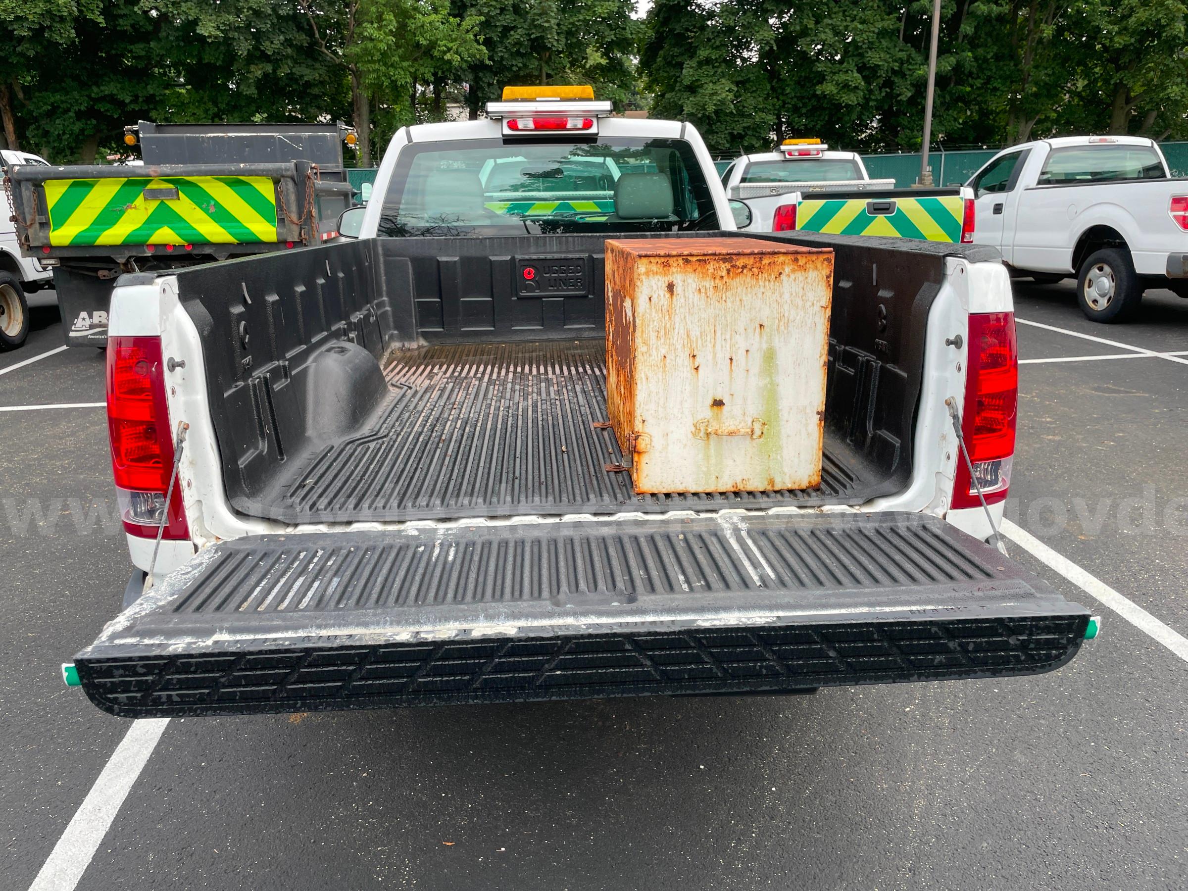 2013 GMC Sierra 1500 2WD REG CAB PICKUP with 4.8L V8 GMC Sierra Government Surplus Auction - Photo #5