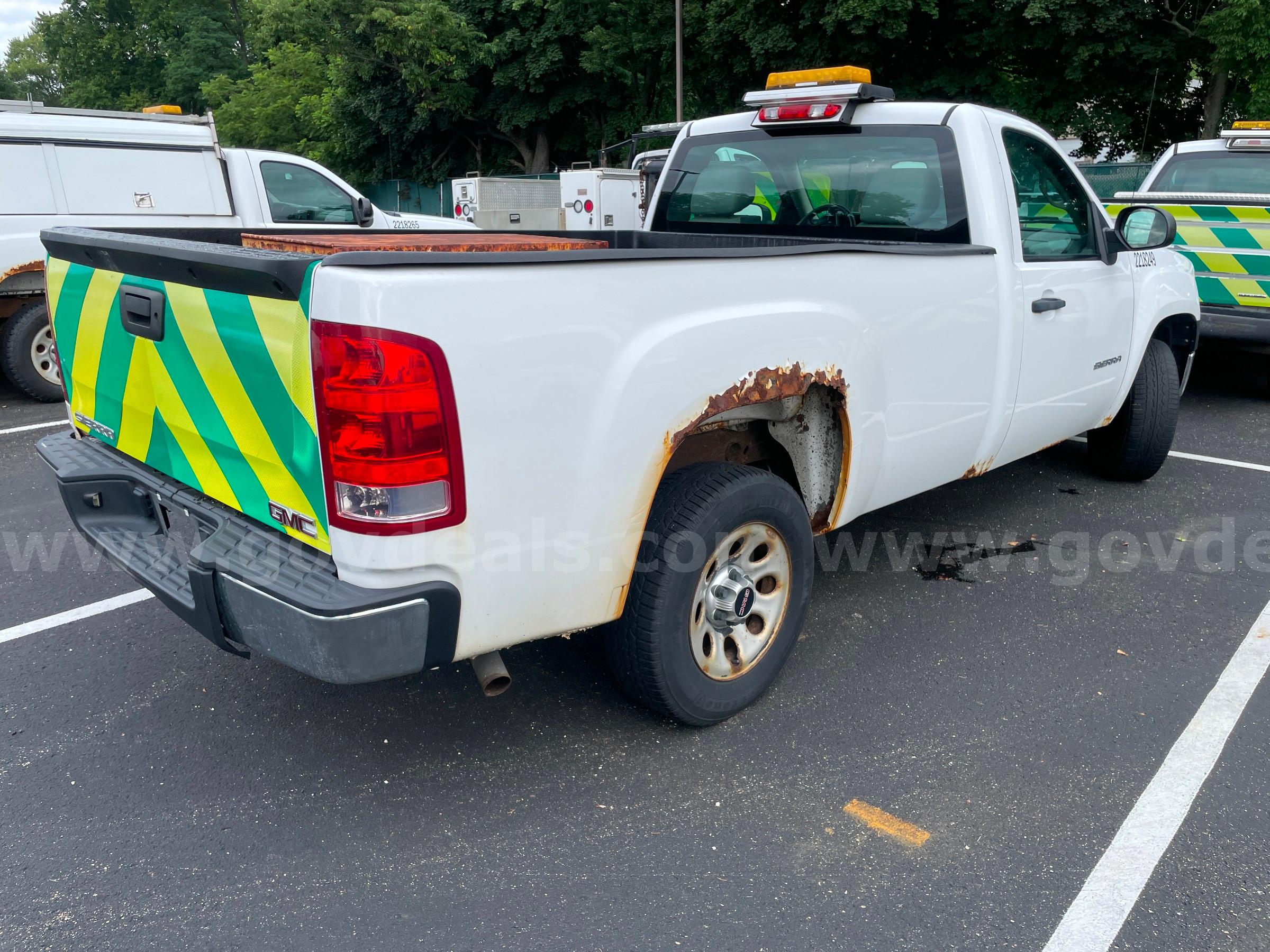 2013 GMC Sierra 1500 2WD REG CAB PICKUP with 4.8L V8 GMC Sierra Government Surplus Auction - Photo #6
