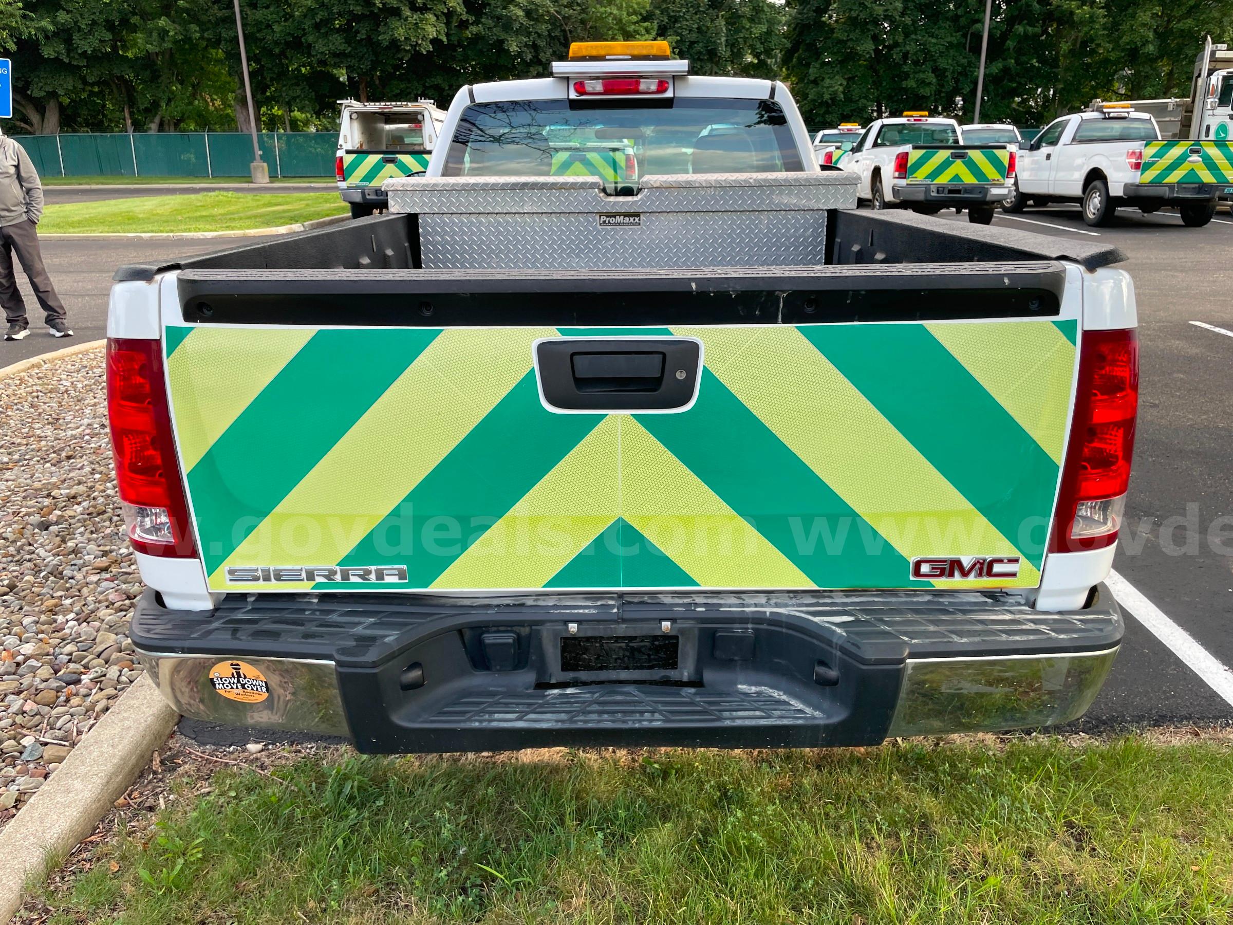 2013 GMC Sierra 1500 2WD REG CAB PICKUP with 4.8L V8 GMC Sierra Government Surplus Auction - Photo #4