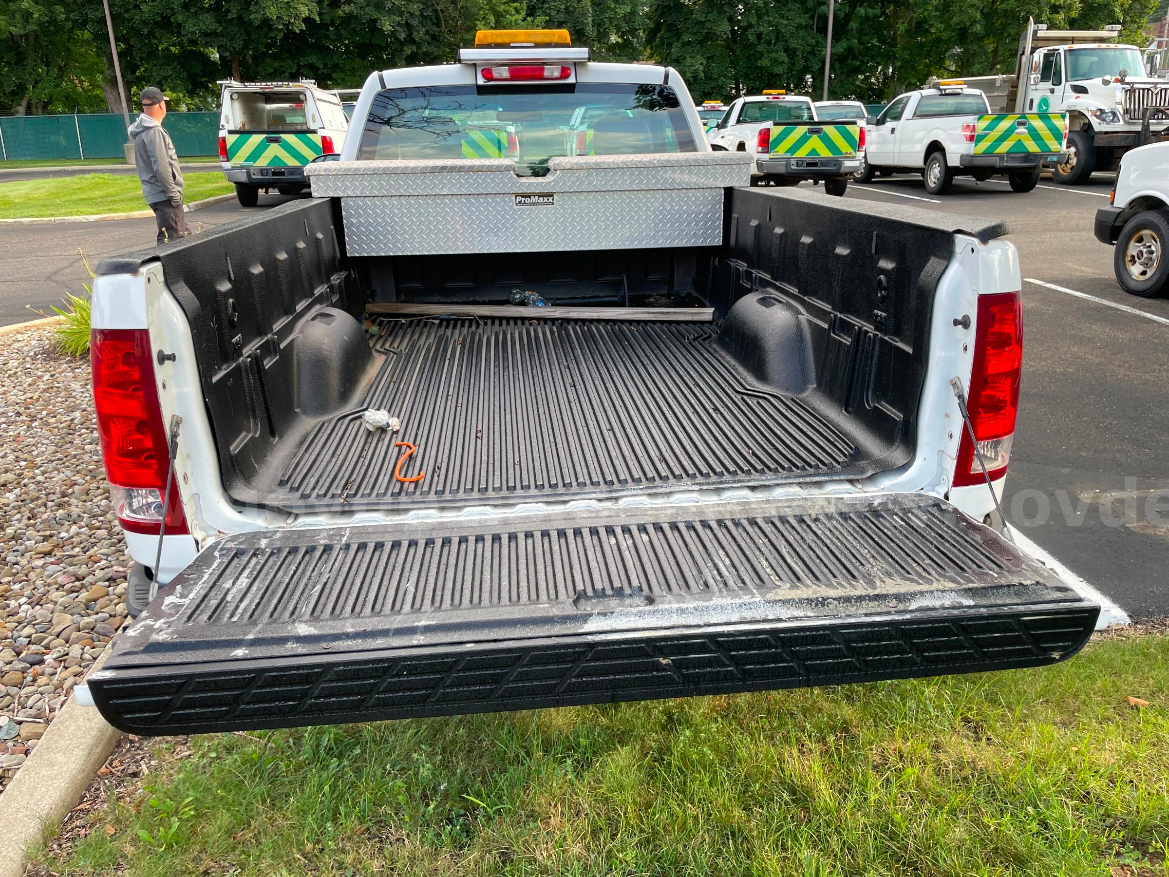 2013 GMC Sierra 1500 2WD REG CAB PICKUP with 4.8L V8 GMC Sierra Government Surplus Auction - Photo #5