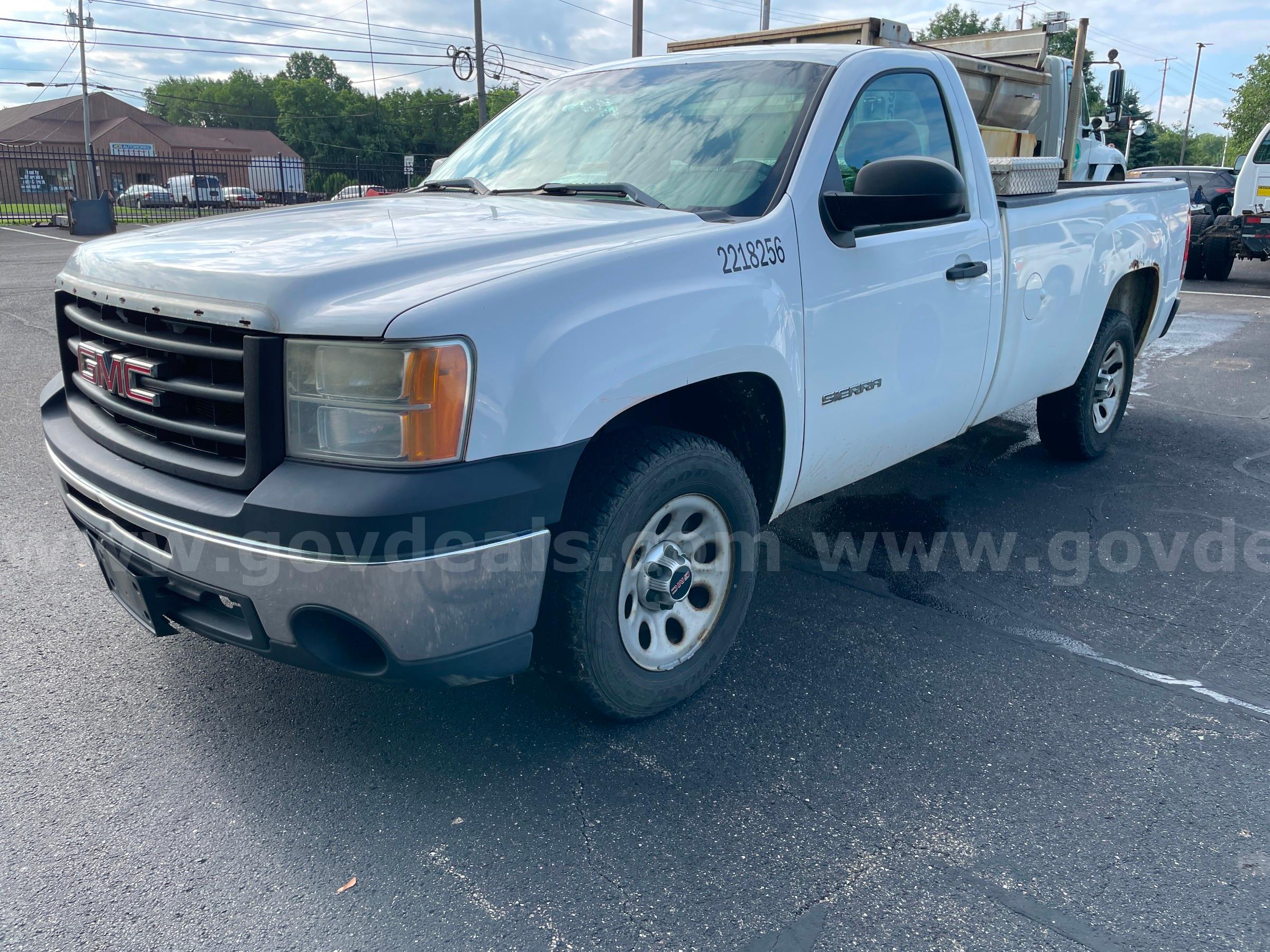2013 GMC Sierra 1500 2WD REG CAB PICKUP with 4.8L V8 GMC Sierra Government Surplus Auction - Primary Photo