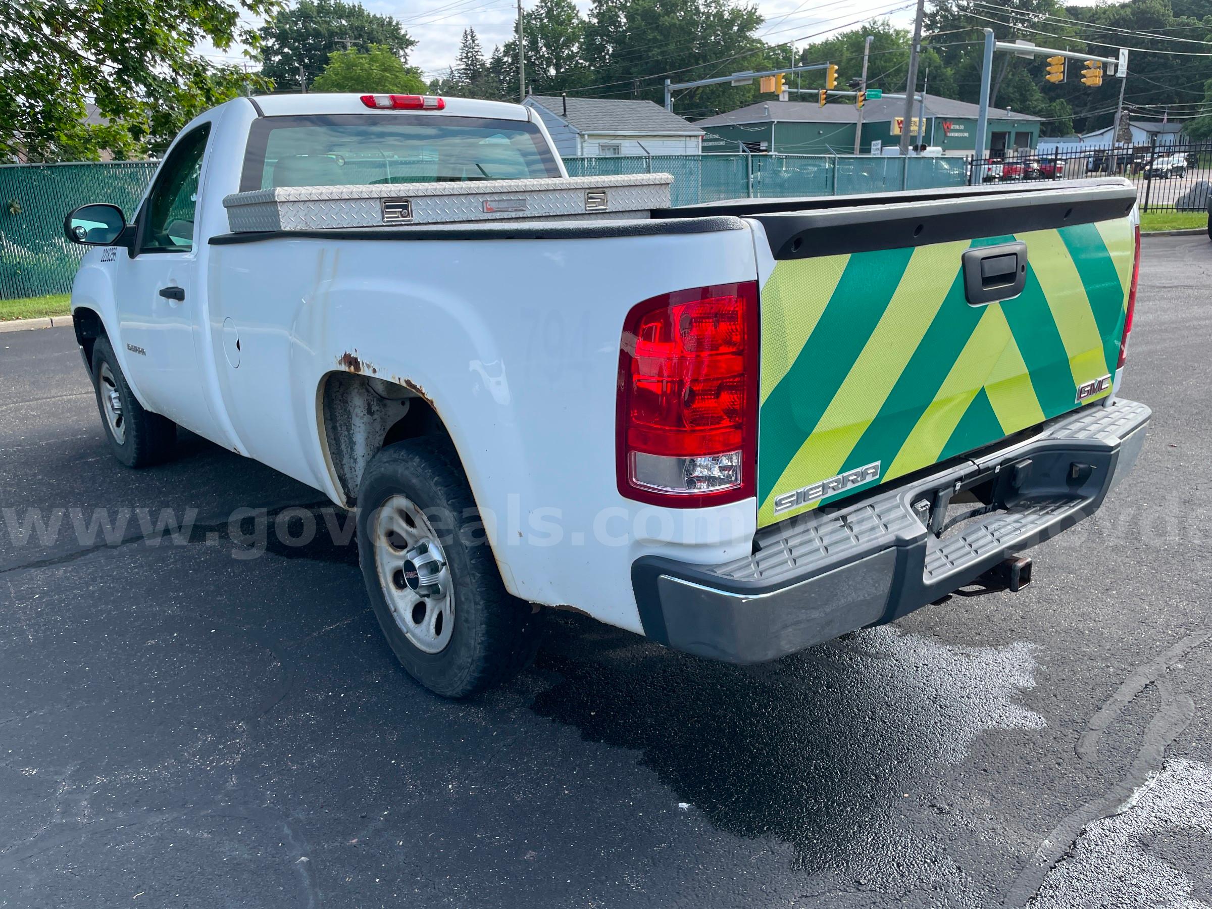 2013 GMC Sierra 1500 2WD REG CAB PICKUP with 4.8L V8 GMC Sierra Government Surplus Auction - Photo #3