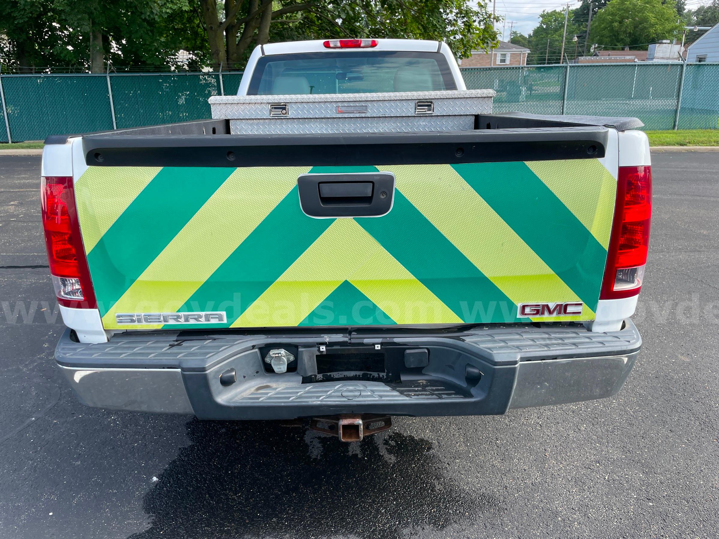 2013 GMC Sierra 1500 2WD REG CAB PICKUP with 4.8L V8 GMC Sierra Government Surplus Auction - Photo #4