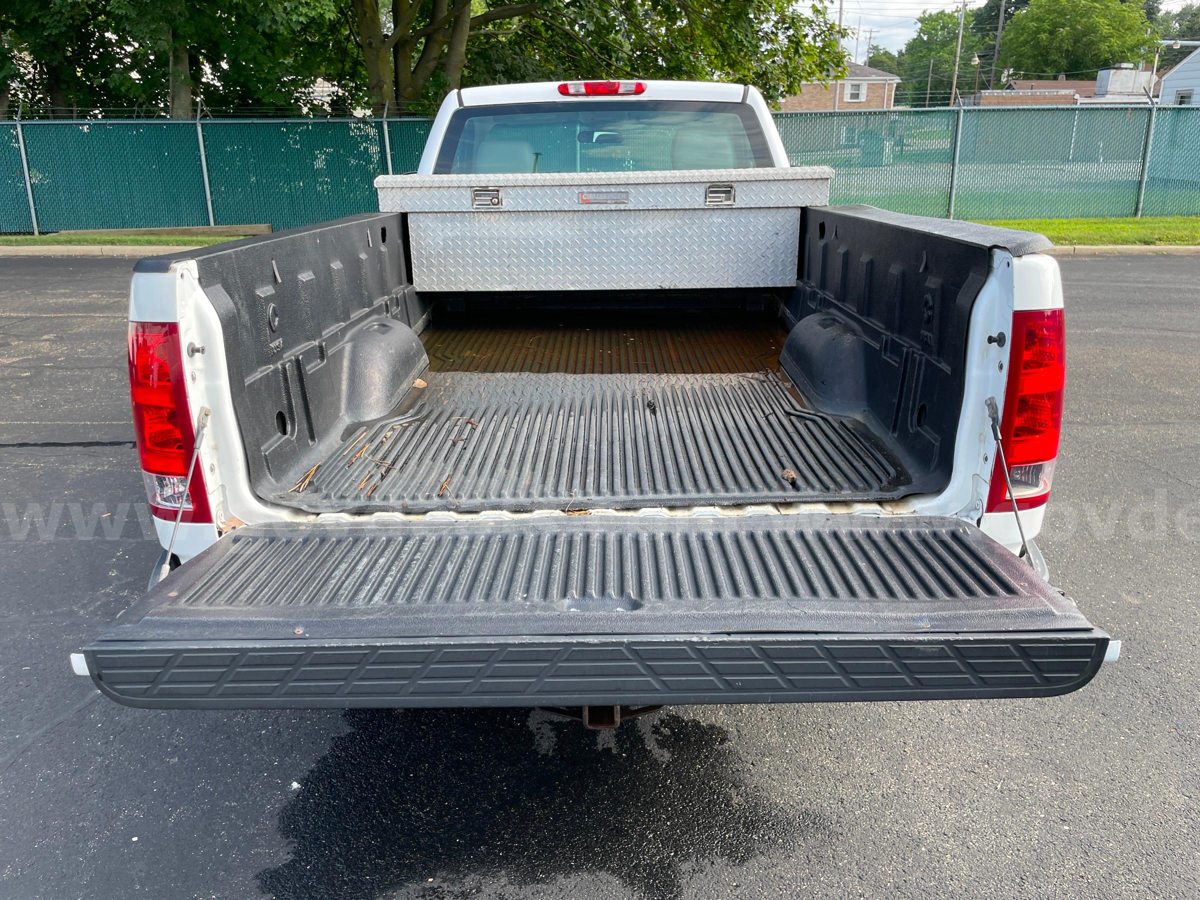 2013 GMC Sierra 1500 2WD REG CAB PICKUP with 4.8L V8 GMC Sierra Government Surplus Auction - Photo #5