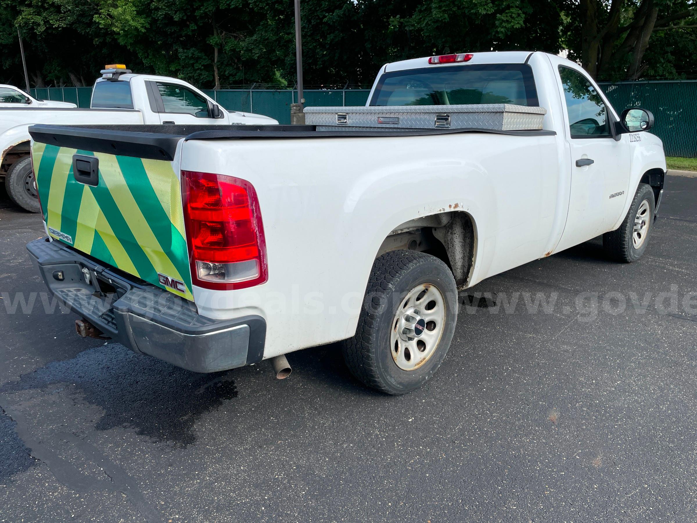 2013 GMC Sierra 1500 2WD REG CAB PICKUP with 4.8L V8 GMC Sierra Government Surplus Auction - Photo #6