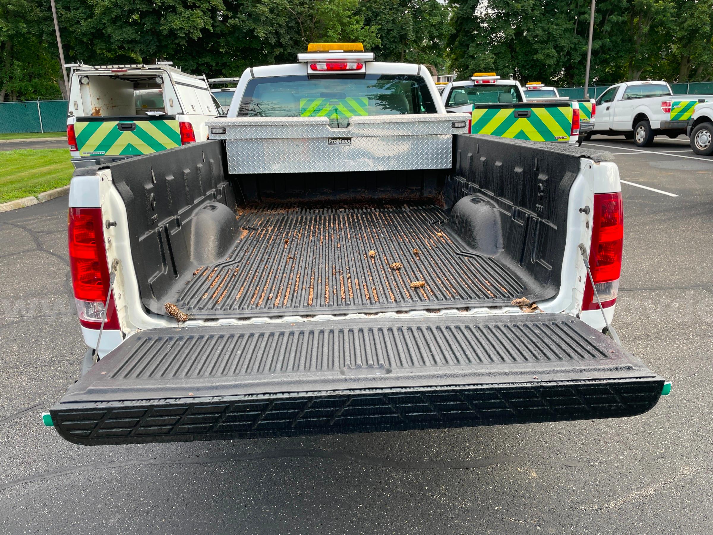 2013 GMC Sierra 1500 2WD REG CAB PICKUP with 4.8L V8 GMC Sierra Government Surplus Auction - Photo #5
