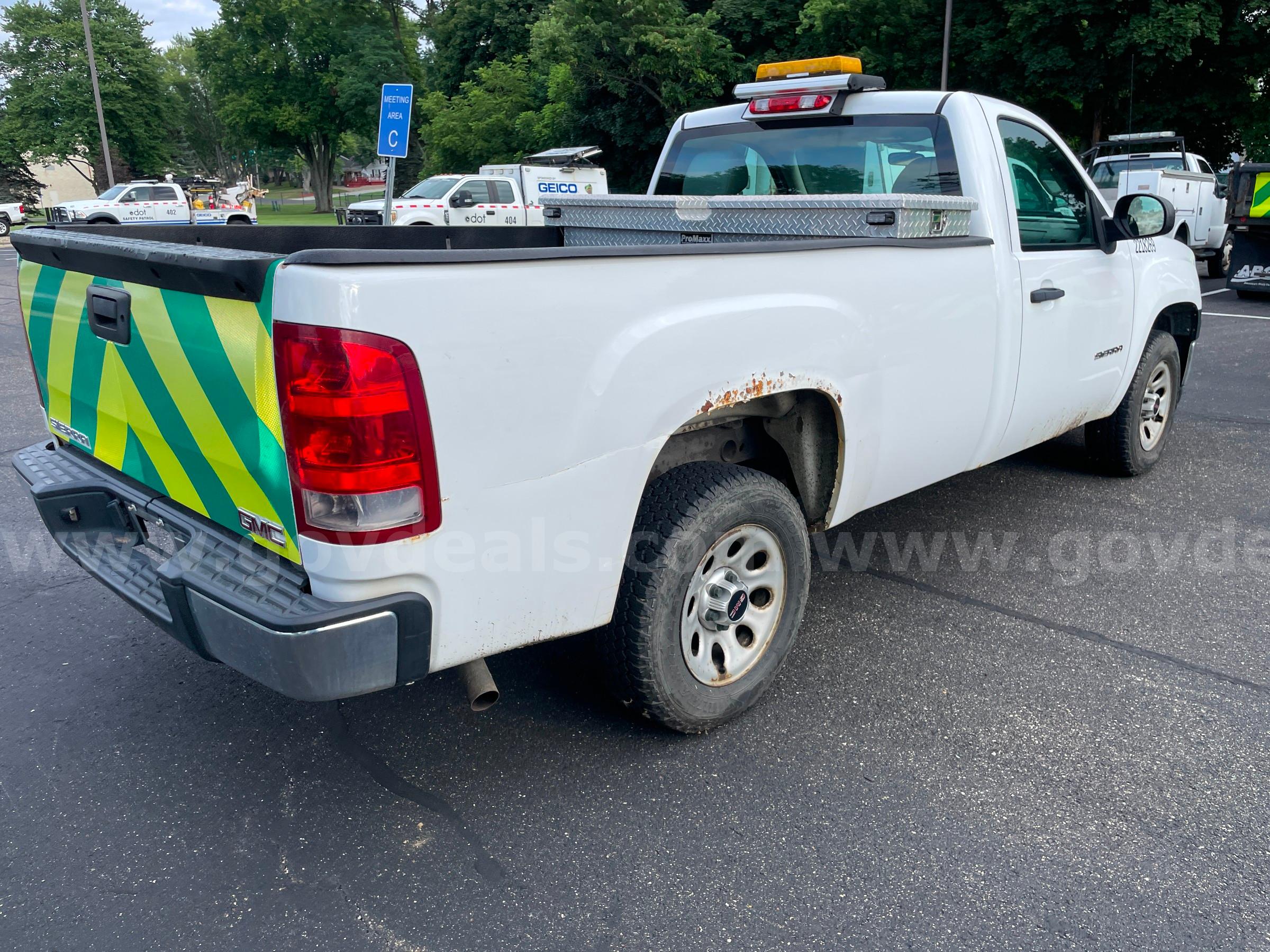 2013 GMC Sierra 1500 2WD REG CAB PICKUP with 4.8L V8 GMC Sierra Government Surplus Auction - Photo #6