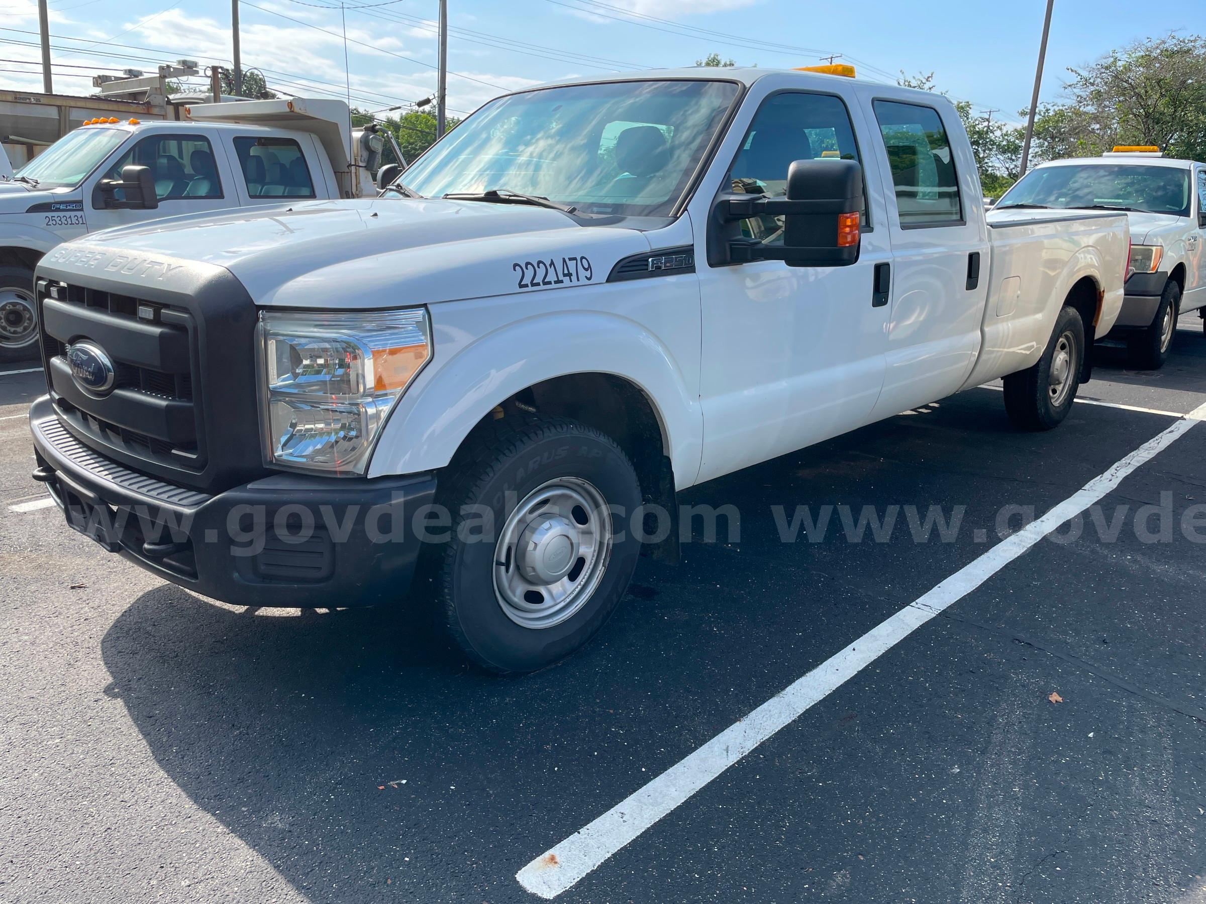 2014 Ford F-250 XL SD Crew Cab 2WD PICKUP with 6.2L V8