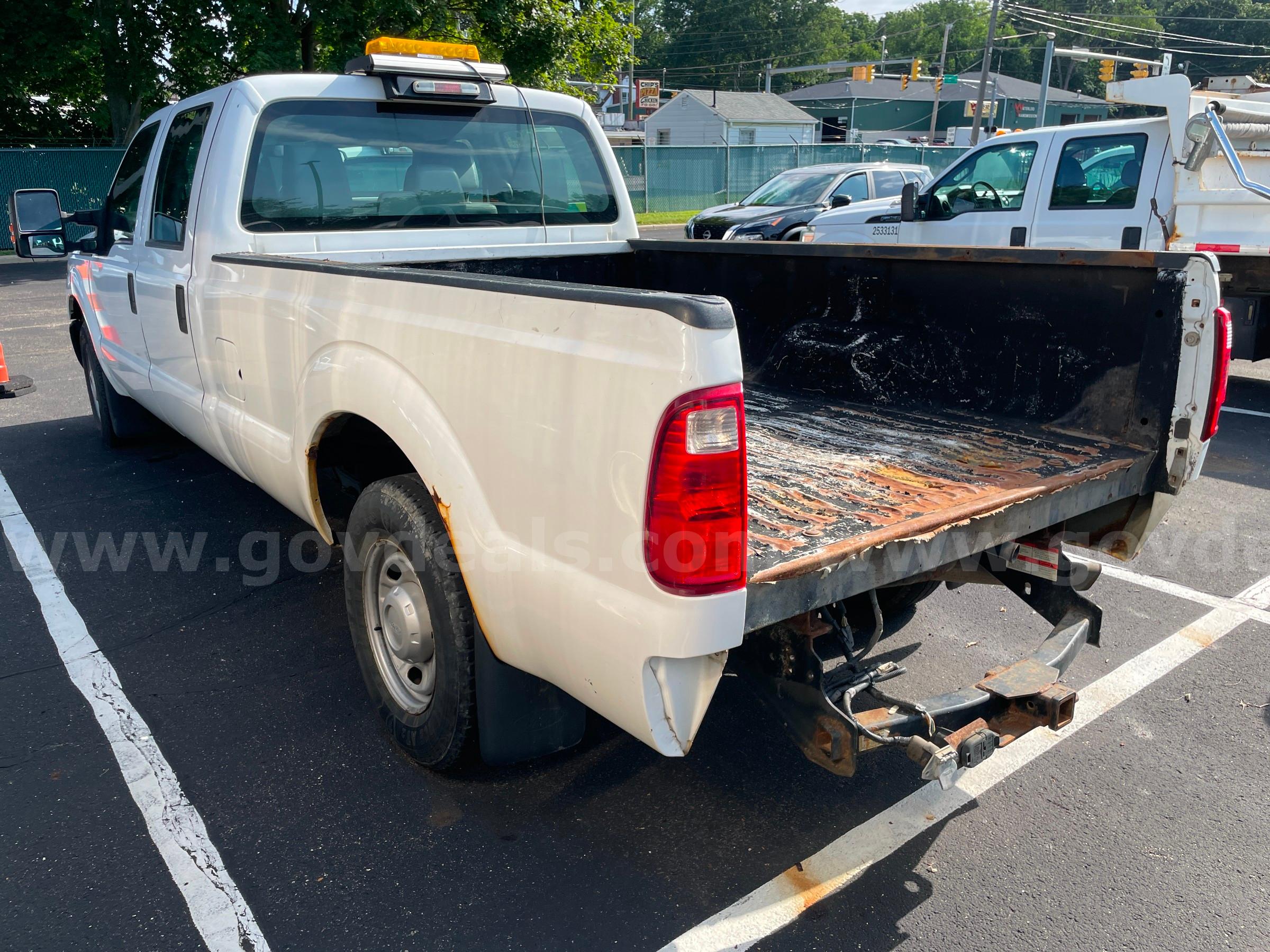 2014 Ford F-250 XL SD Crew Cab 2WD PICKUP with 6.2L V8 FORD F-250 Government Surplus Auction - Photo #2