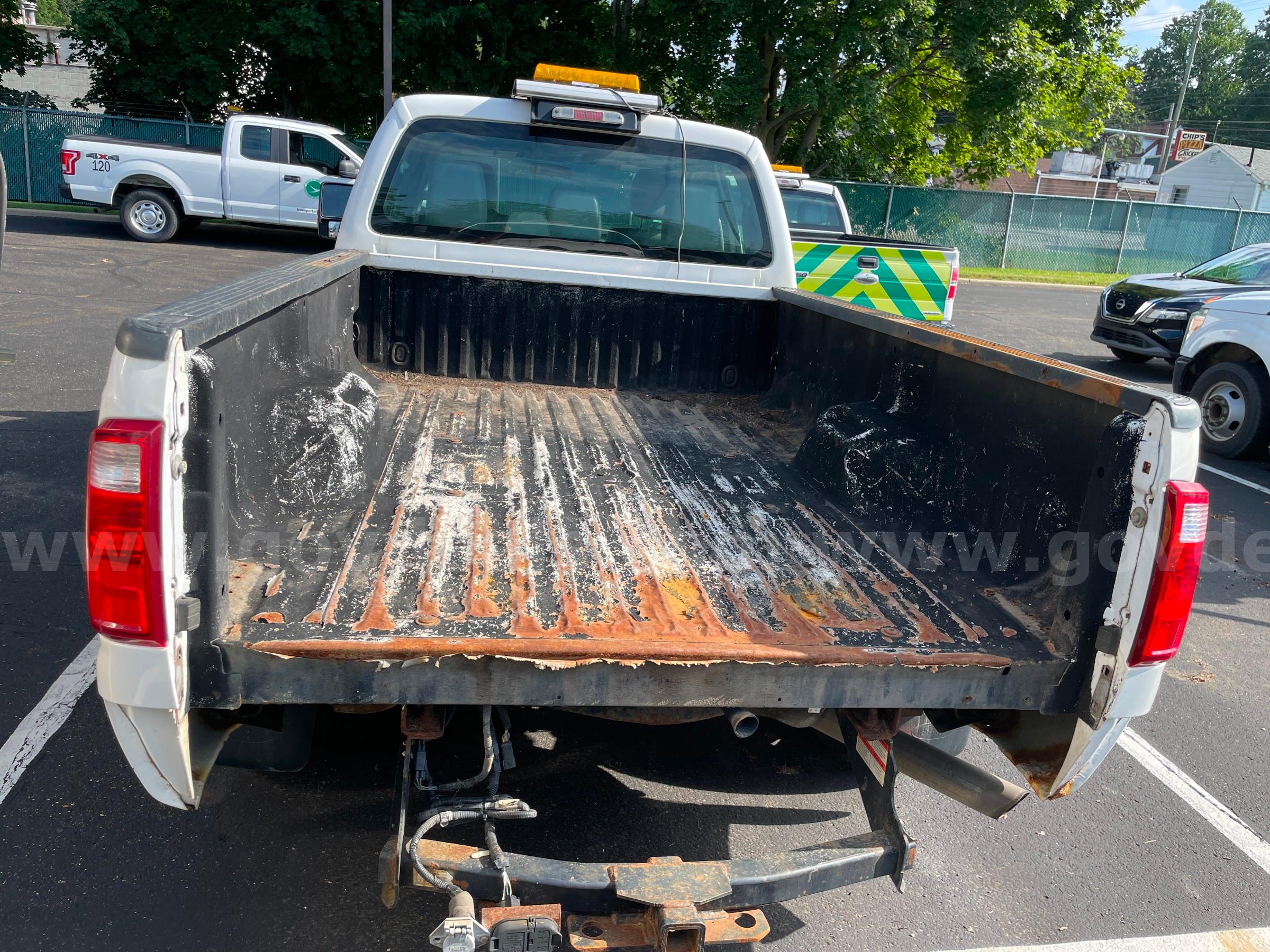 2014 Ford F-250 XL SD Crew Cab 2WD PICKUP with 6.2L V8 FORD F-250 Government Surplus Auction - Photo #3