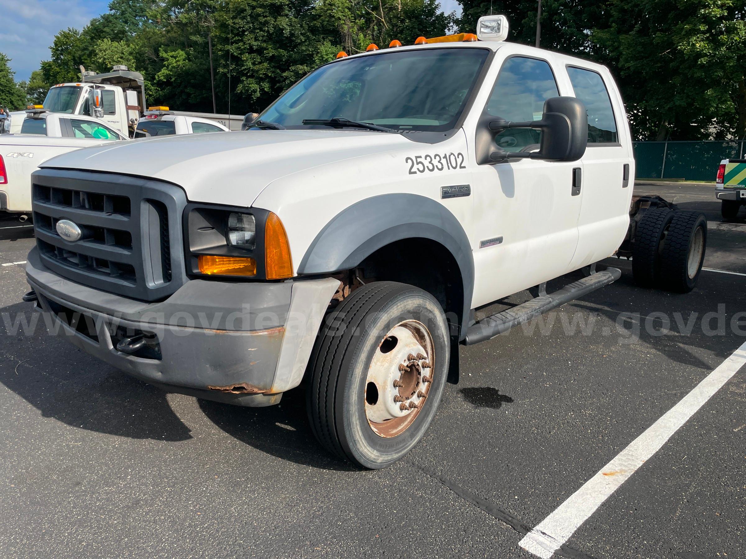 2007 Ford F-450 XL SD Crew Cab 2WD DRW PICKUP with 6.0L V8